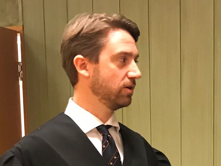 Tiltalt bedrifts­leder nekter straff­skyld