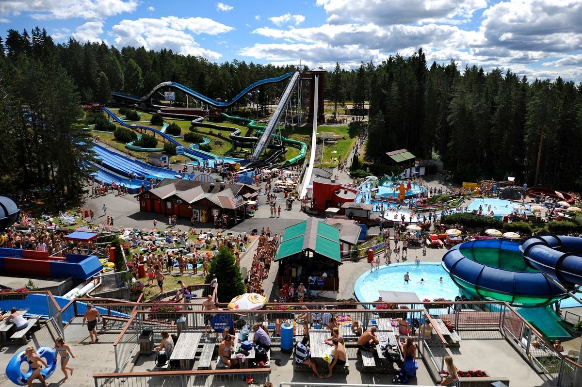 Mener mann (52) befølte 14-åring i Sommarland - varden.no