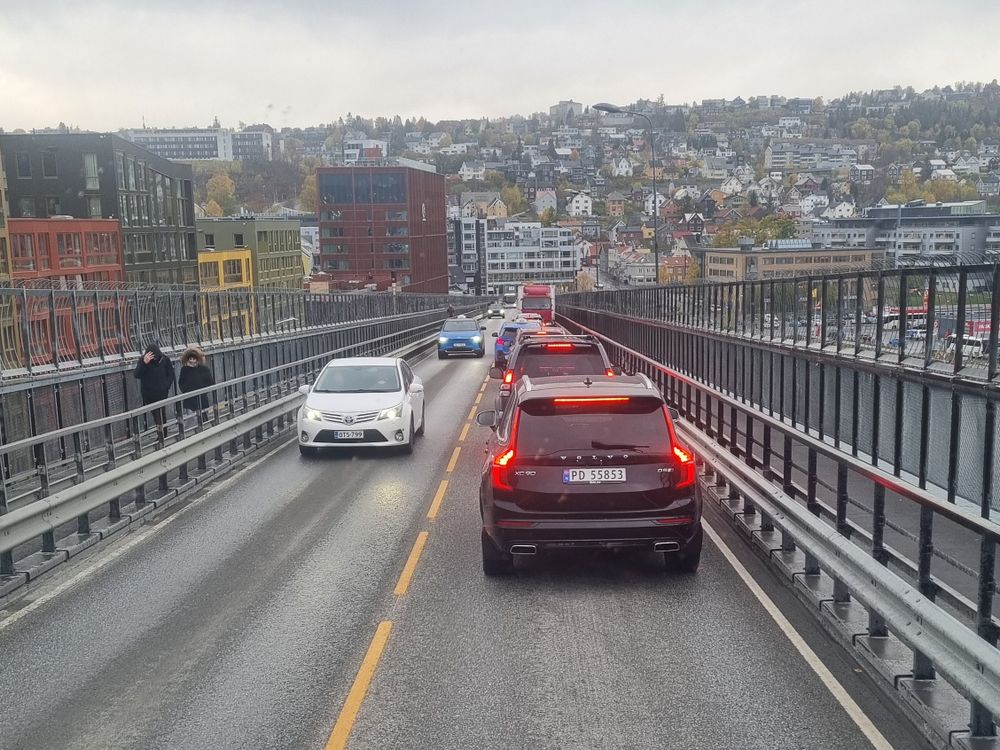 Motorstopp og kø på Tromsøbrua