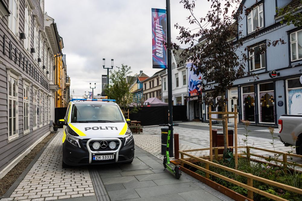 Dørvakt slått, kvinne angrepet og flere arrestert