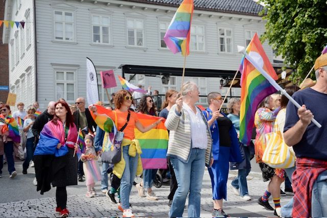 Fargerik kjærlighet fylte Farsund