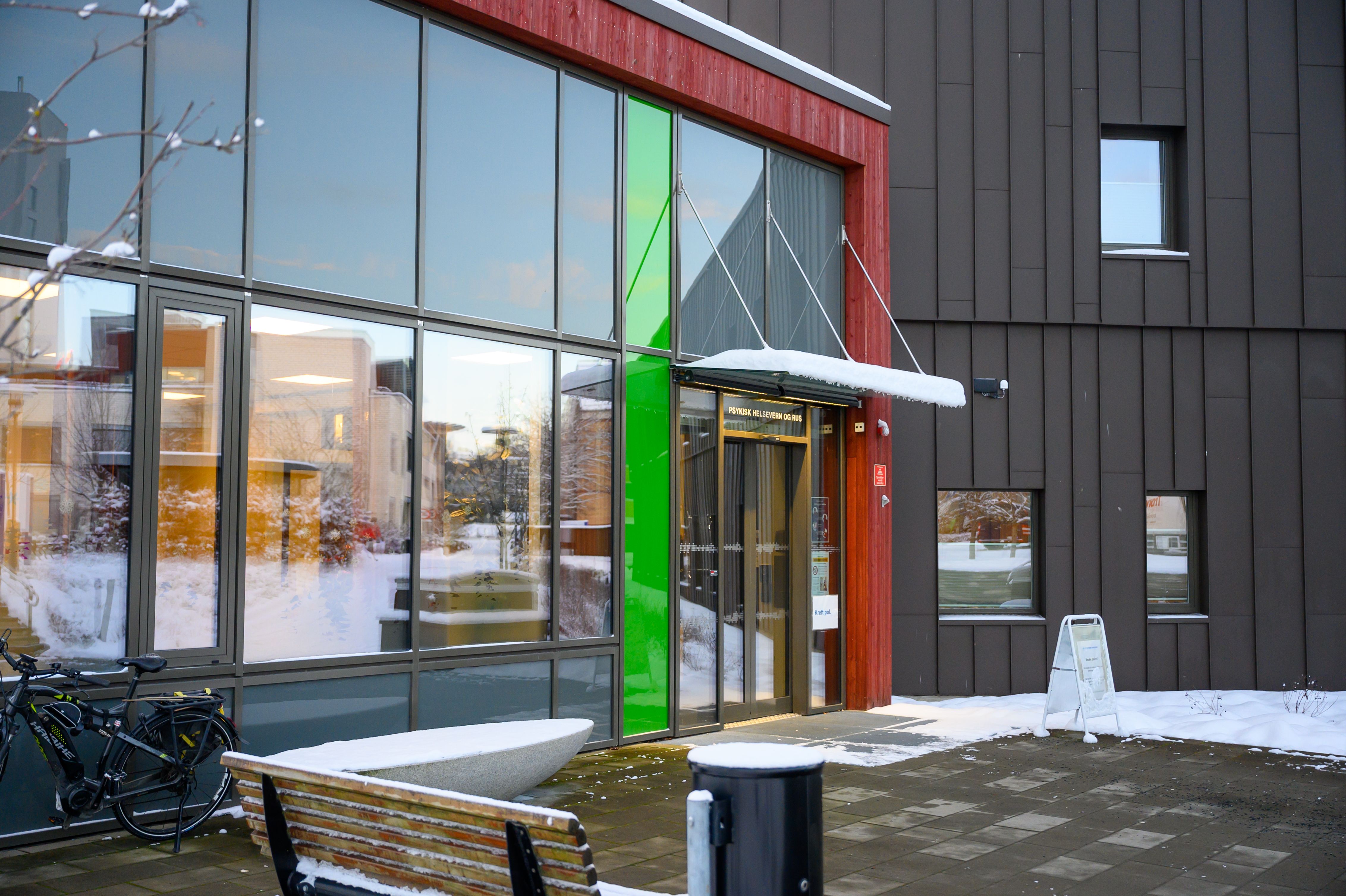Knuste D ra L p Med Hammer Og Truet Til Seg Adgangskort Sykepleieren 