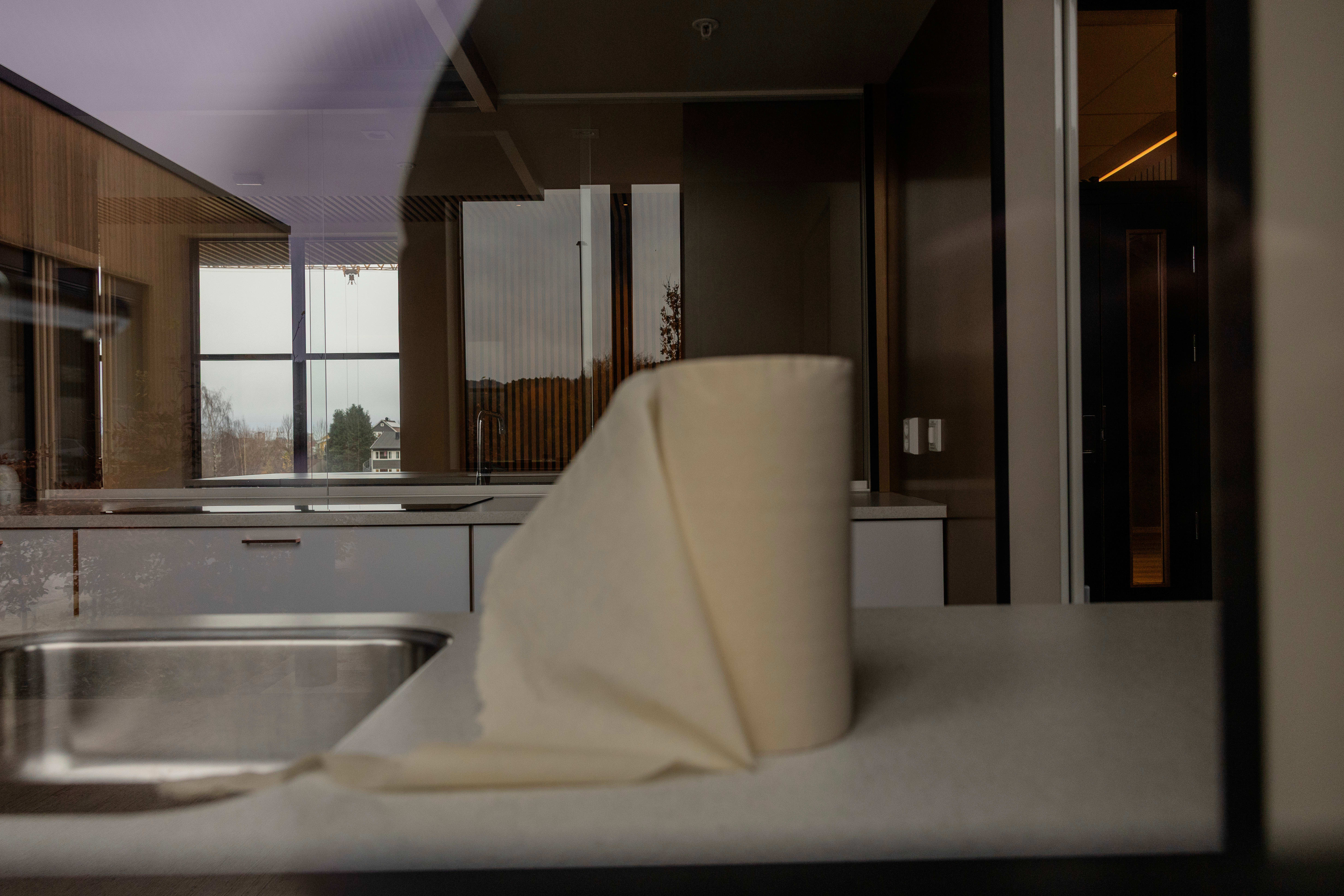 Vil ta i bruk skandale­bygget. Vurderer tre konsepter.