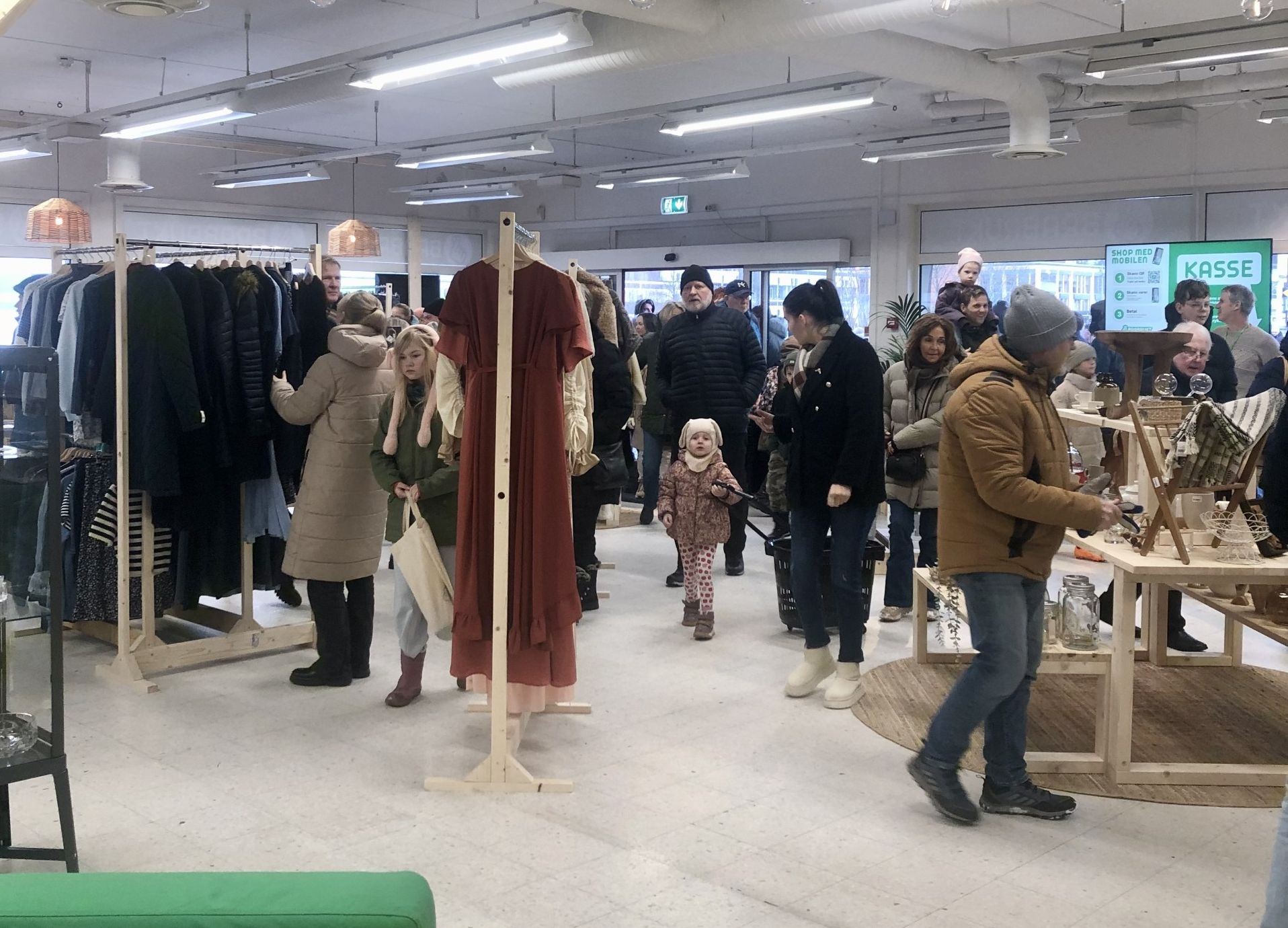 250 sto klar da brukt­butikken ble åpnet lørdag