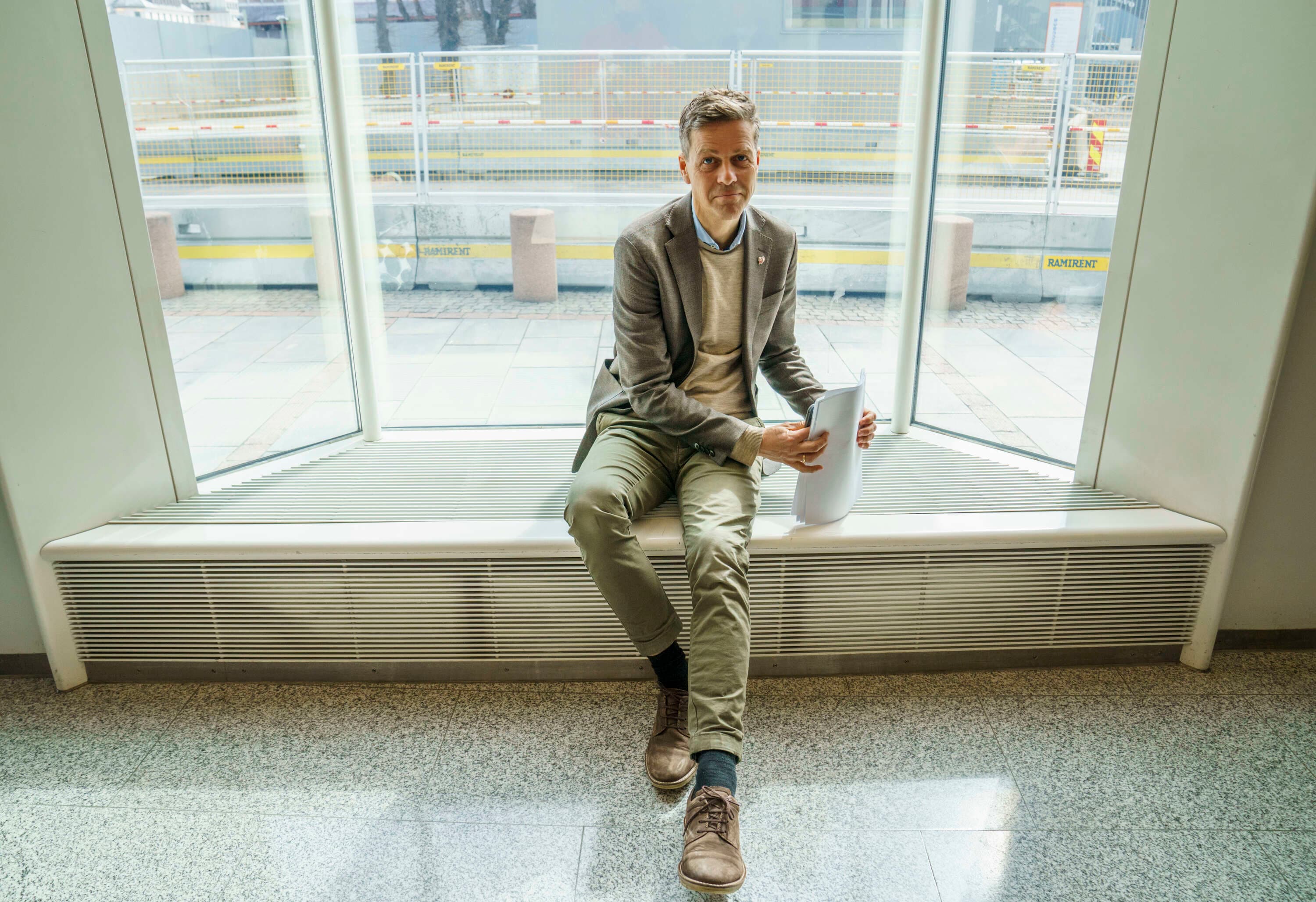 Kuttar ferjeprisane 10 prosent i revidert nasjonalbudsjett, regjeringa