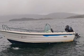 Båt ble funnet drivende i fjorden - smp.no