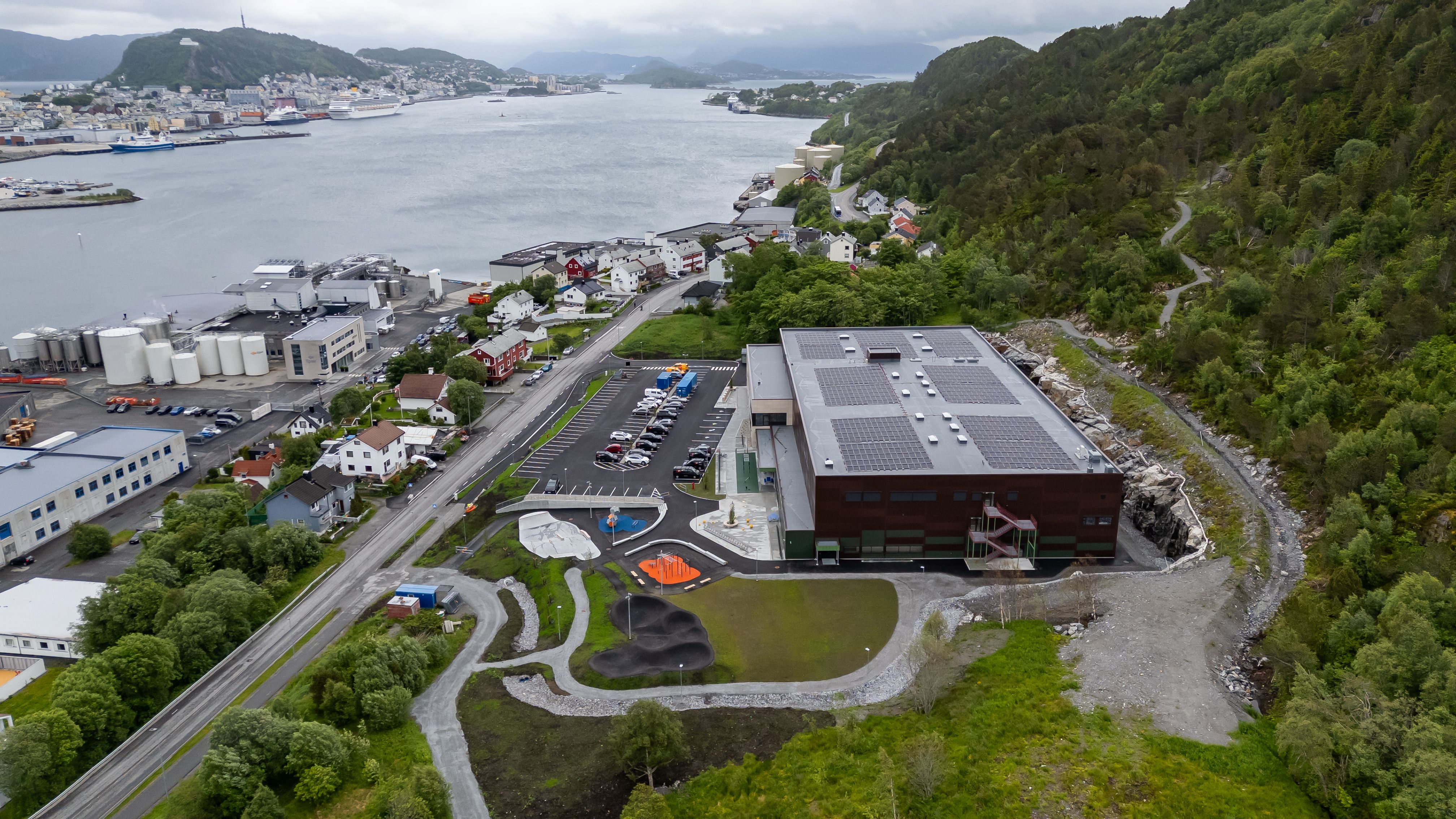 Ny hall i Osane i Skarbøvika: – Fantastisk at det står en hall her nå ...