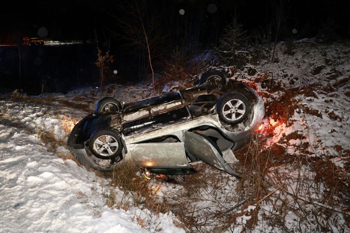 Tre til sykehus etter utforkjøring