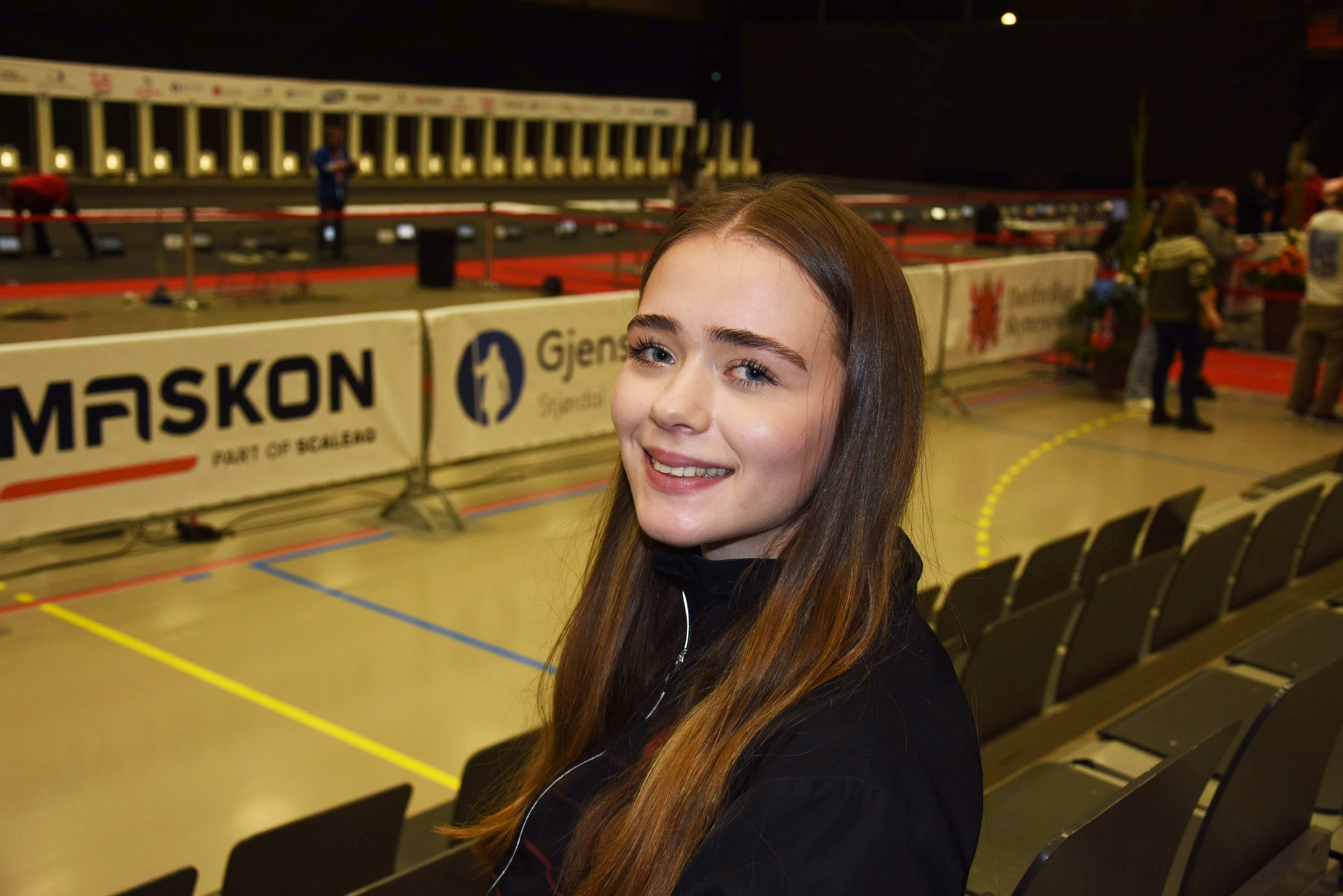 Se Reidun Oline Foss Nilsen skyte på Landsskytterstevnet