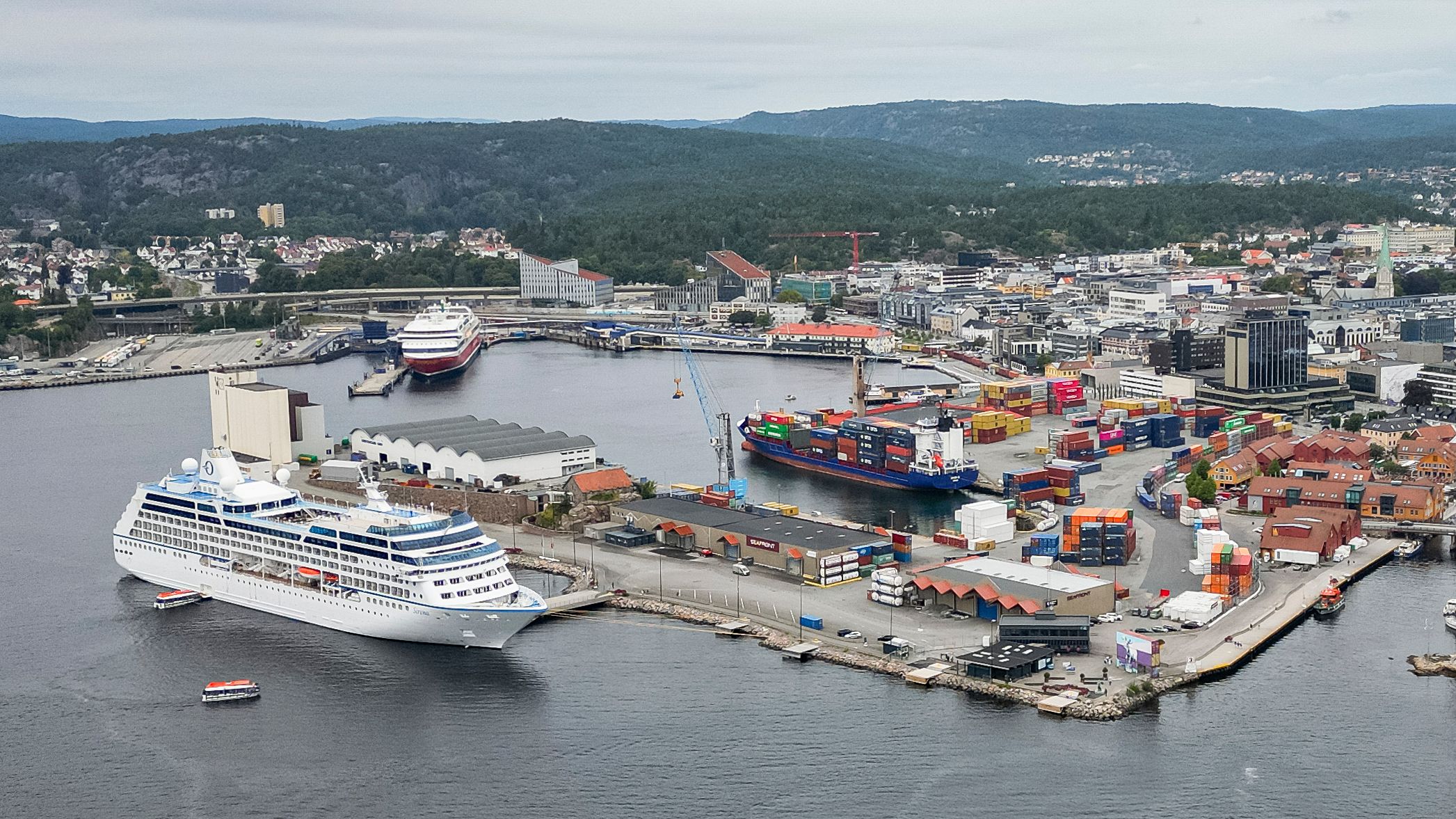 Her blir det fullt av politi i morgen