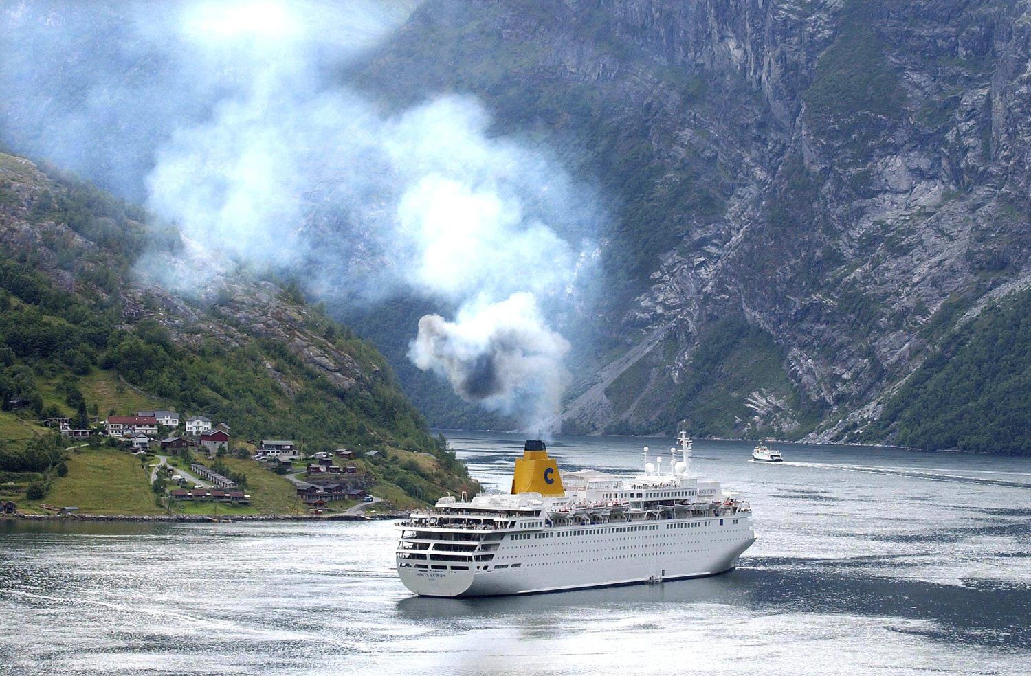 Stopp For Gamle Cruiseskip I Geirangerfjorden Smp no