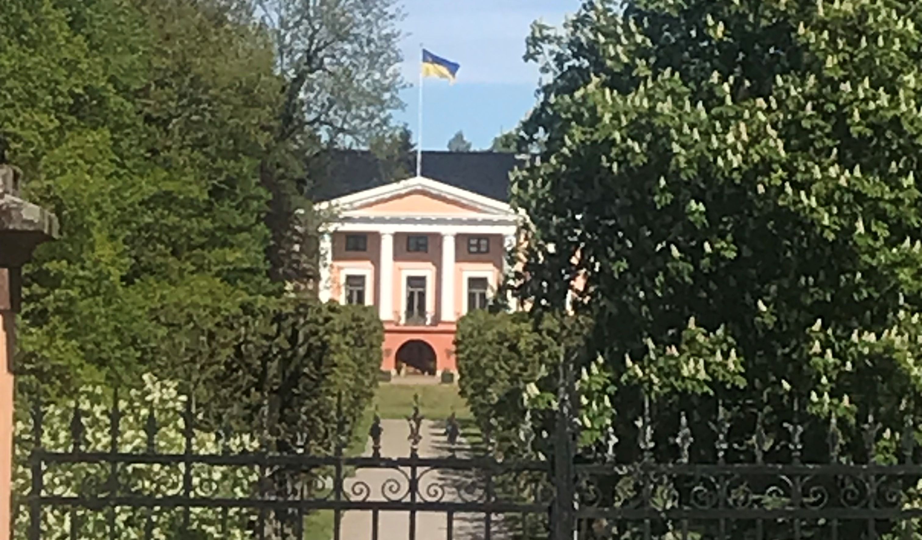 Derfor har Løvenskiold heiset det ukrainske flagget - varden.no