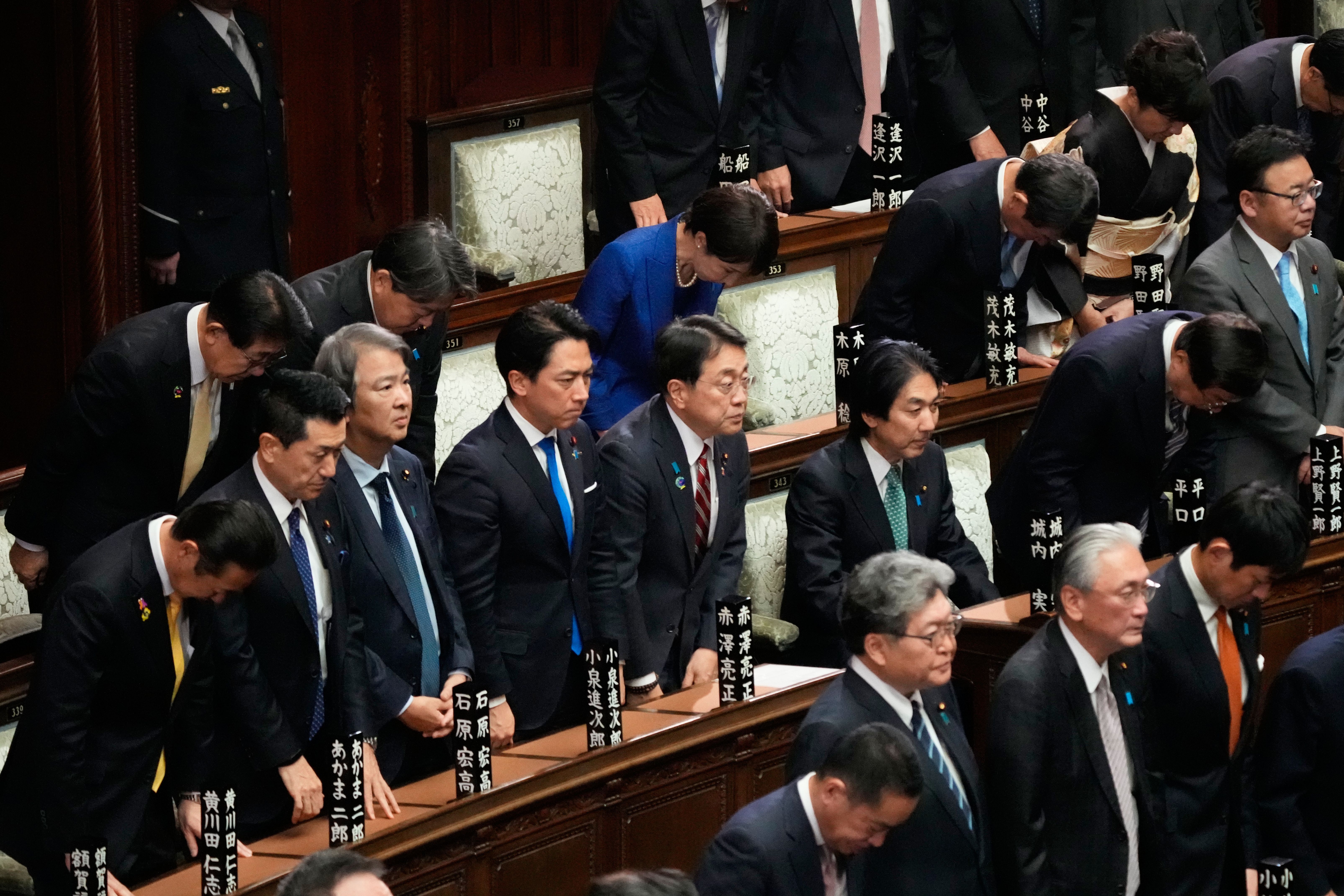 Japans statsminister oppl&oslash;ser nasjonalforsamlingen