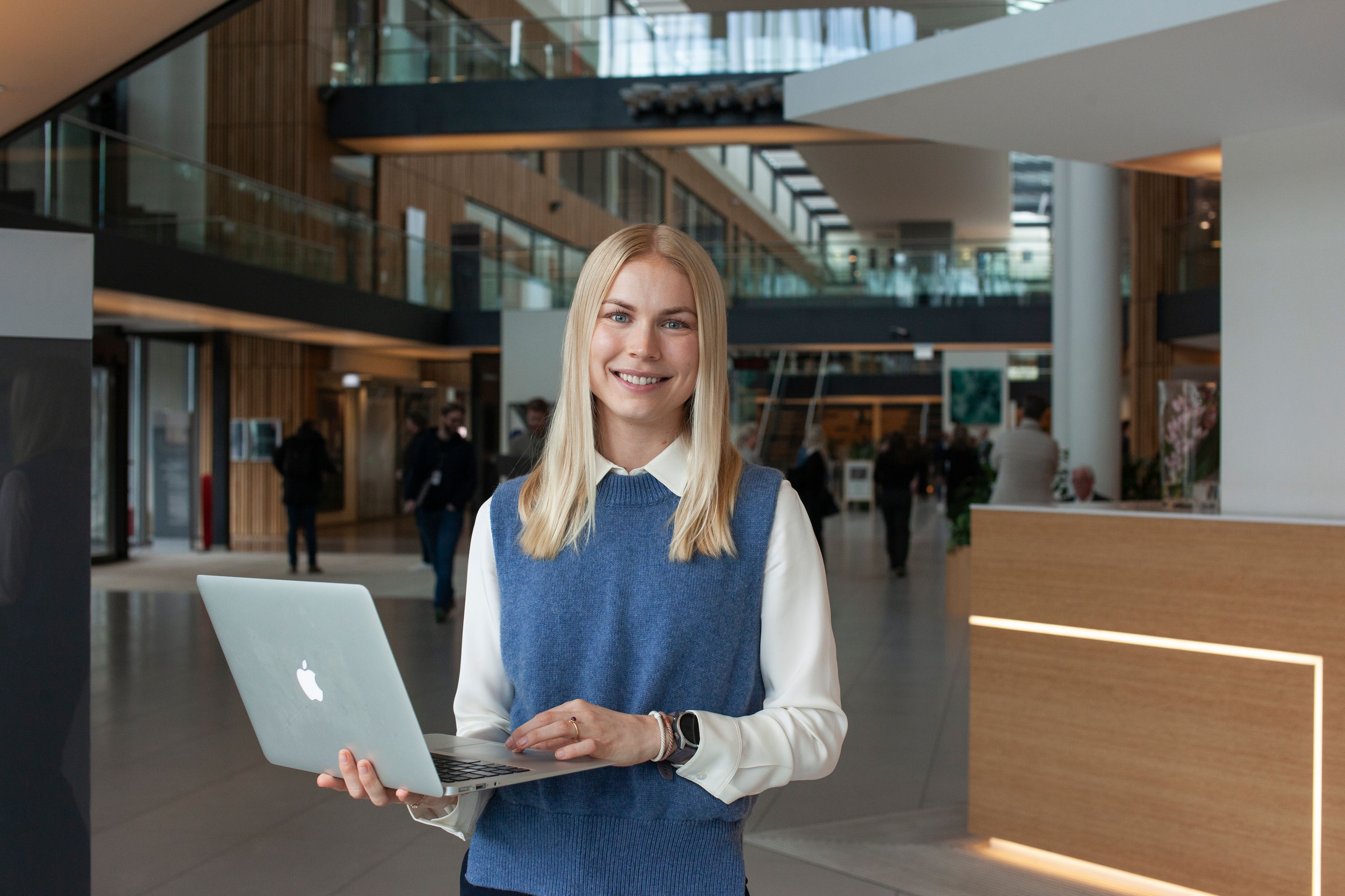 Tiril Flørnes Støle (27) forvalter flere milliarder kroner - l-a.no