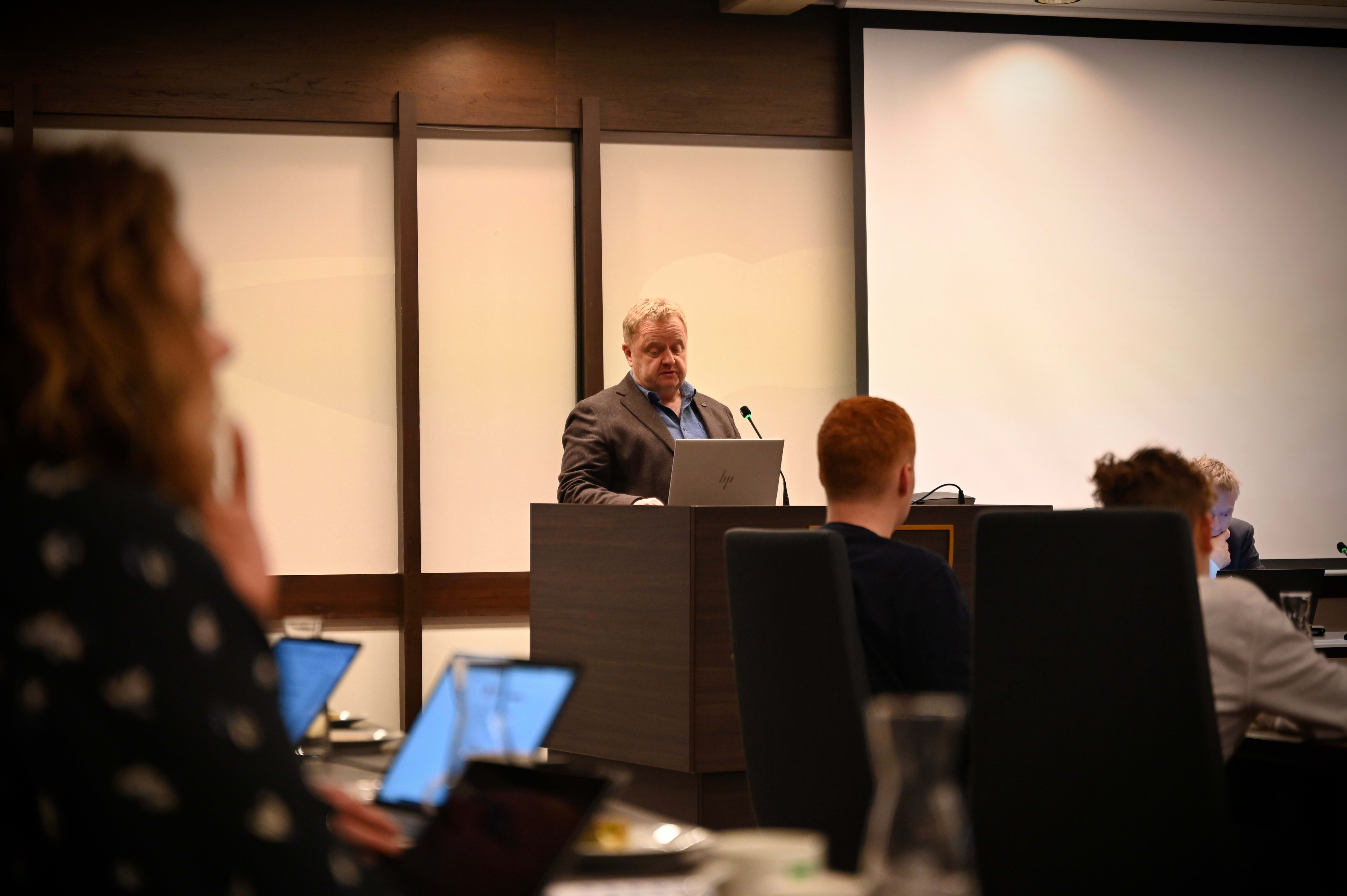 Sier nei til nye elbil­ladere: - Et hav av andre ting vi kan bruke disse pengene på