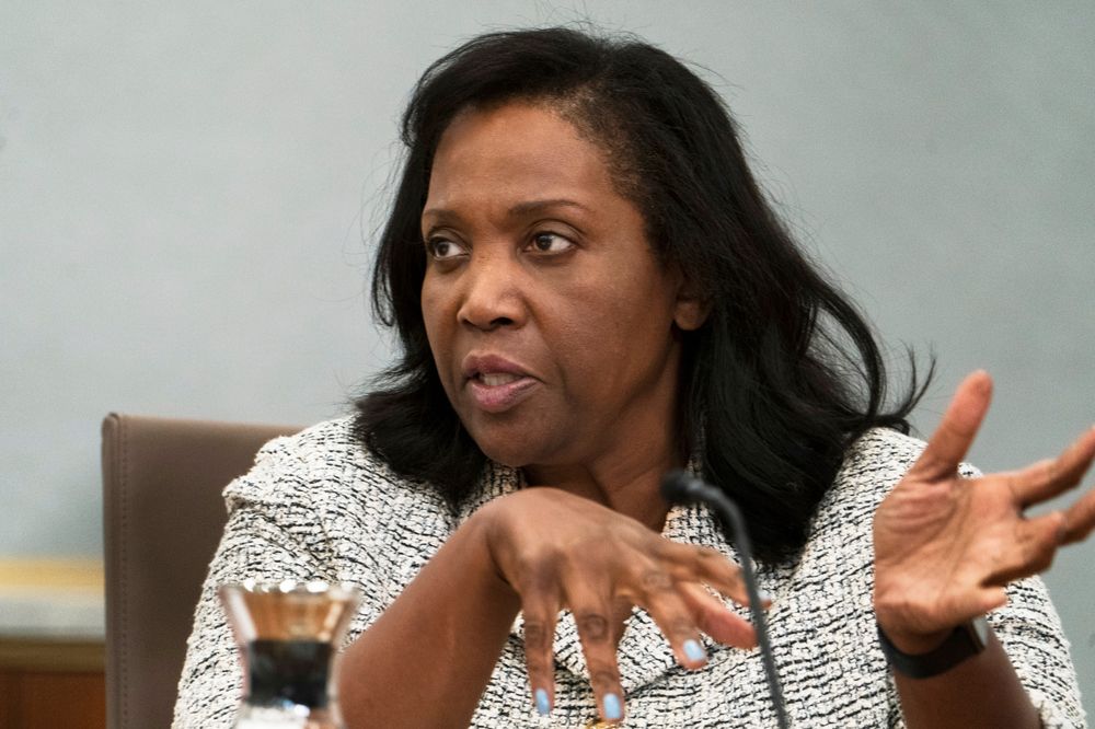 Lisa Cook til søksmål mot Trump