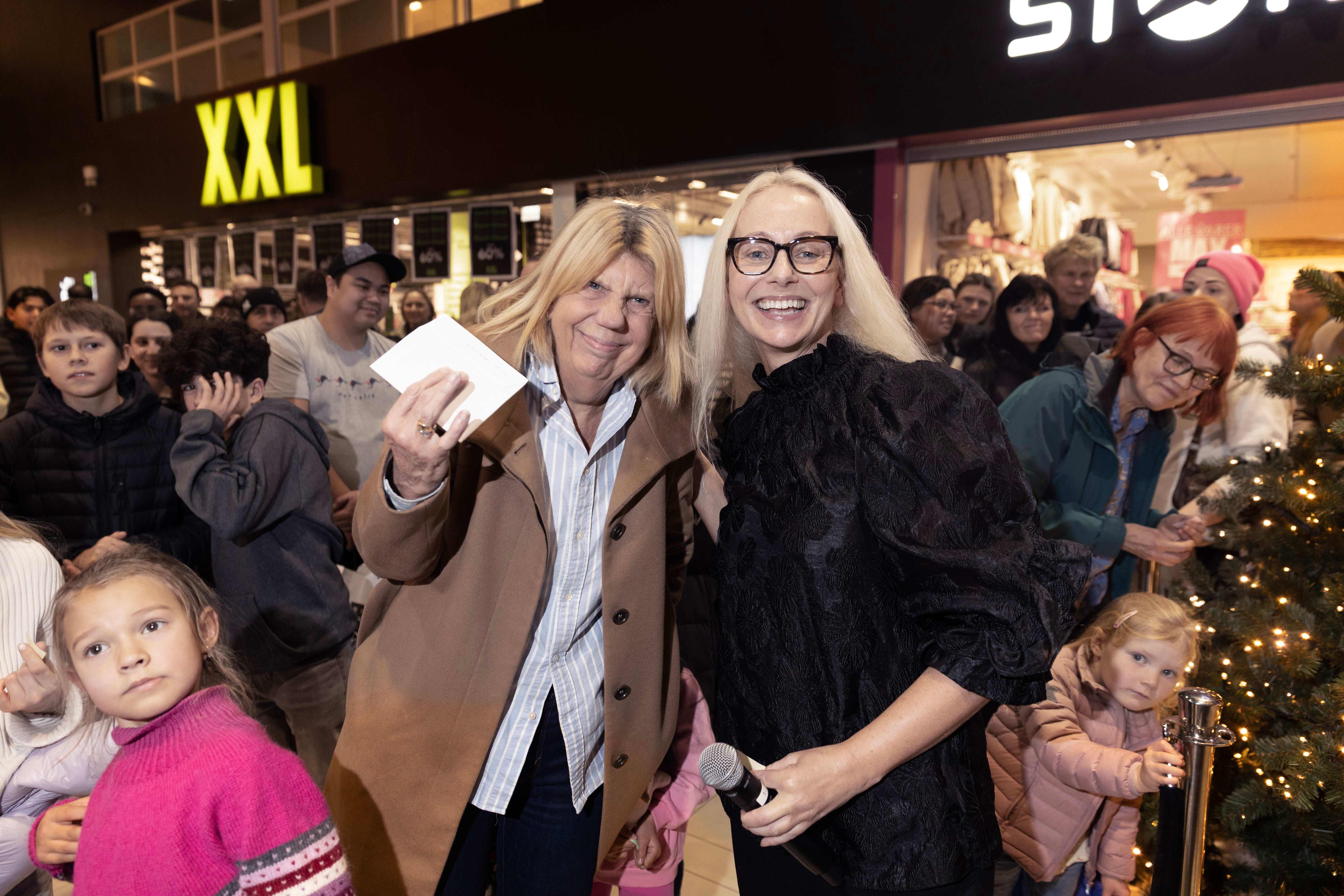 Strømmet til Black Friday-lotteri: Sharron vant 10.000