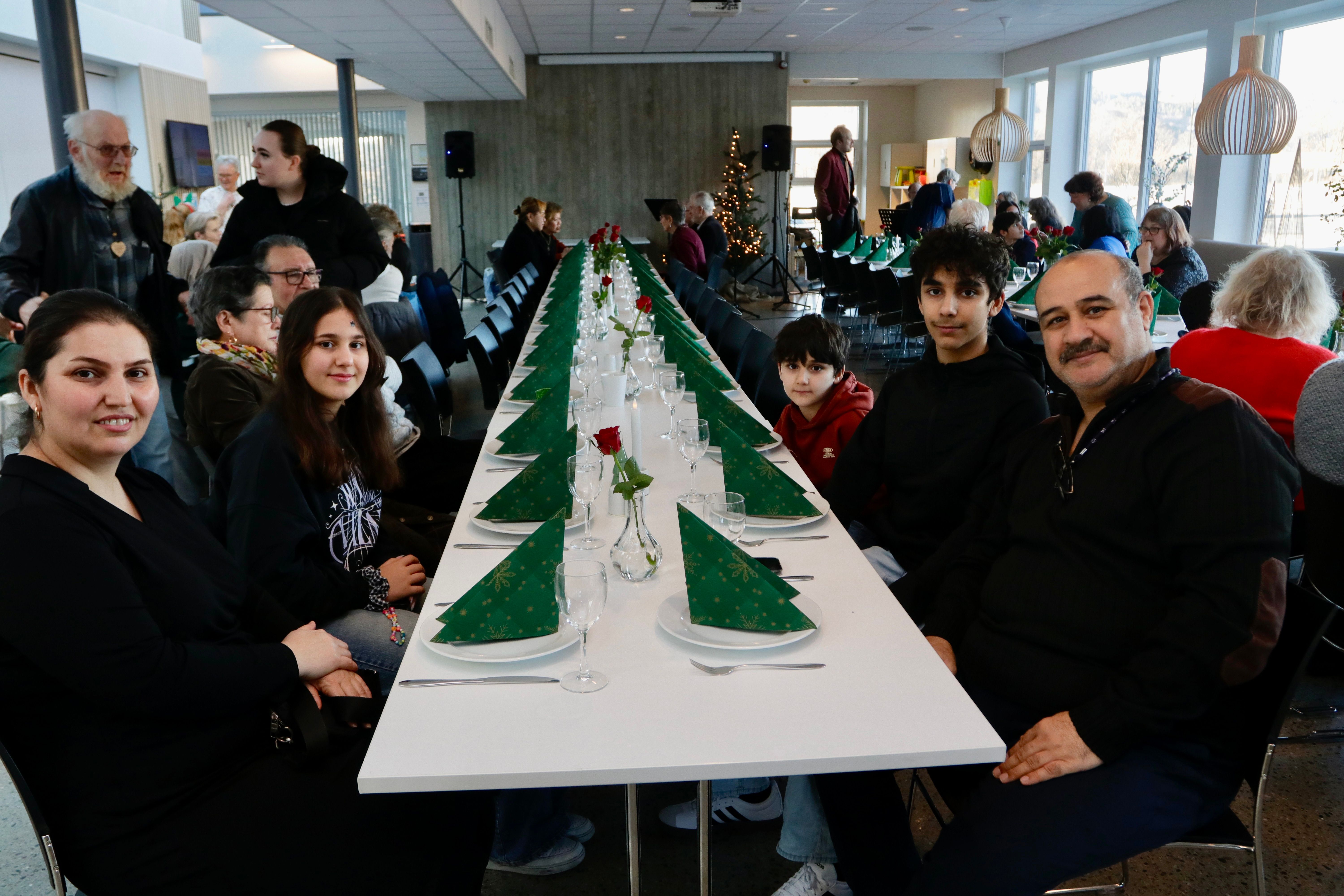 – Ingen skal sitte hjemme alene på julaftenen