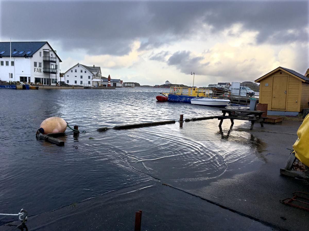 Gårsdagens stormflo på Fedje - strilen.no