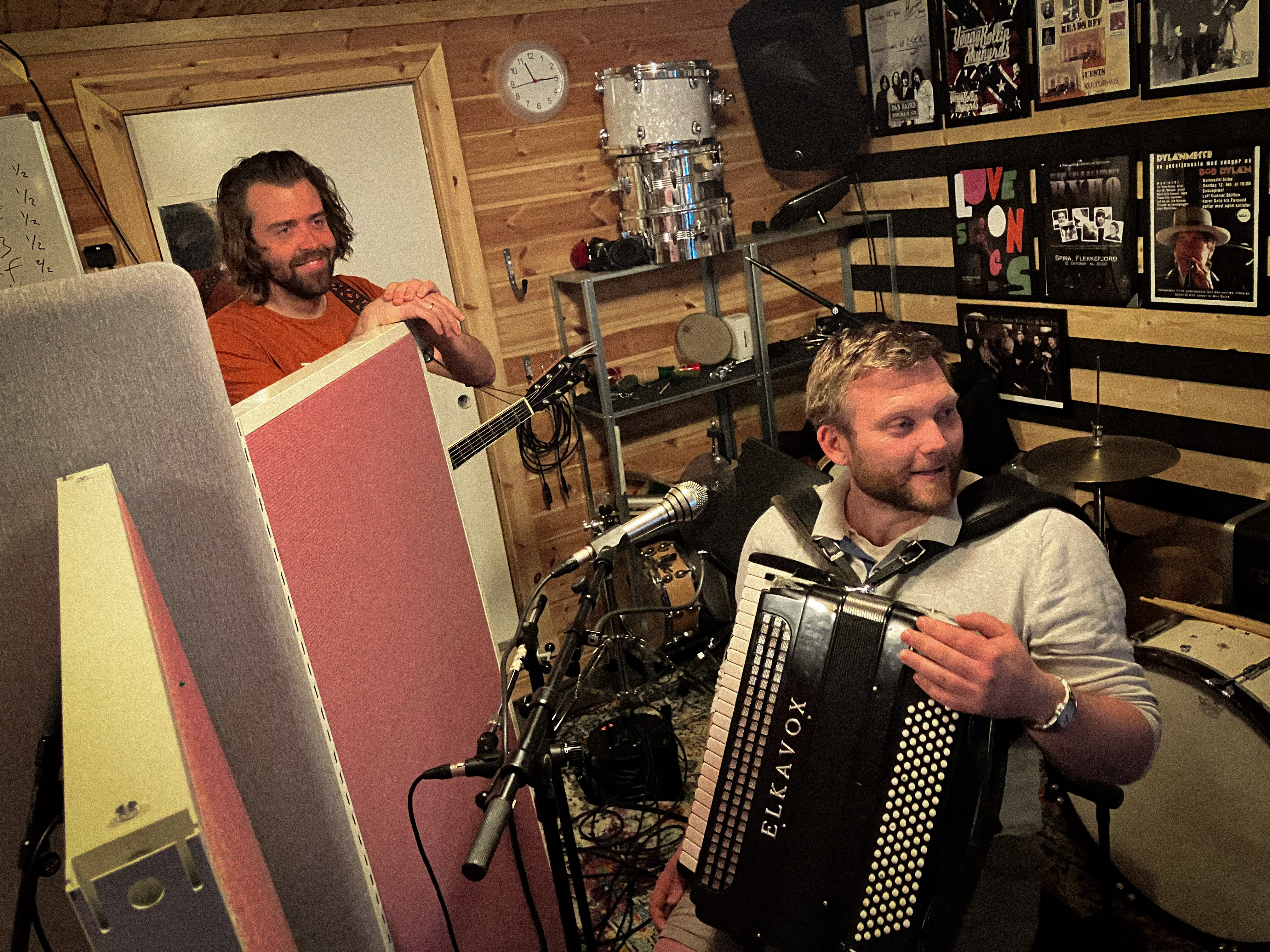 Hyller det lokale i nytt album