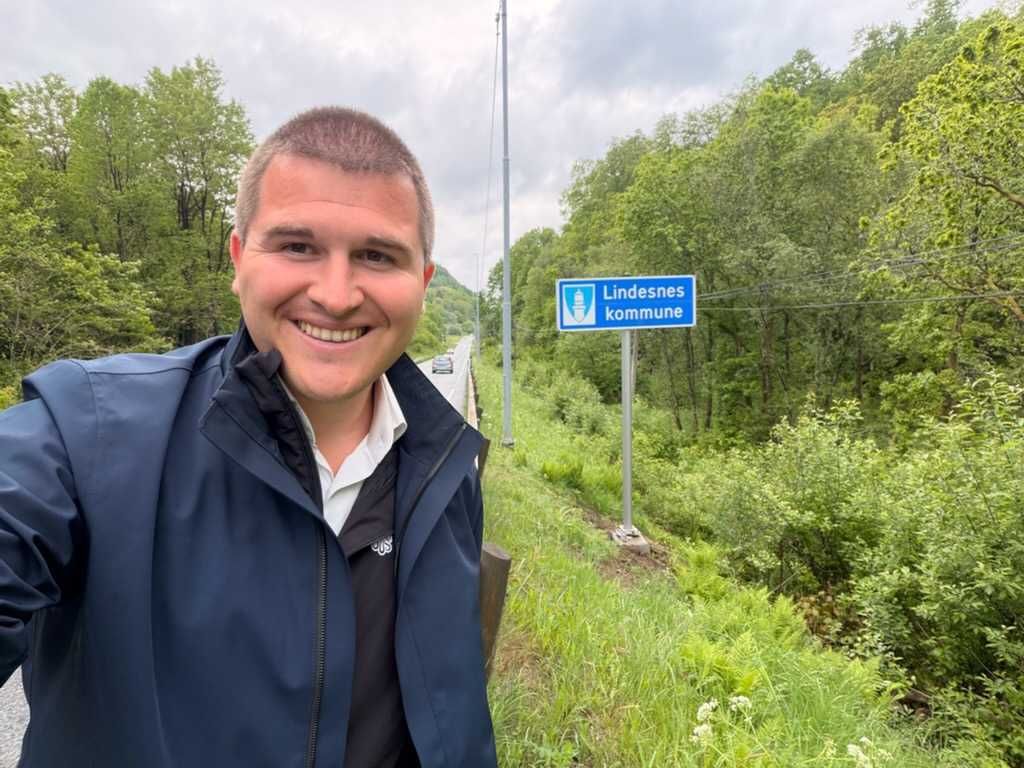 Klar beskjed til Lindesnes-ordføreren: – Kom og hent skiltet ditt, Paal!