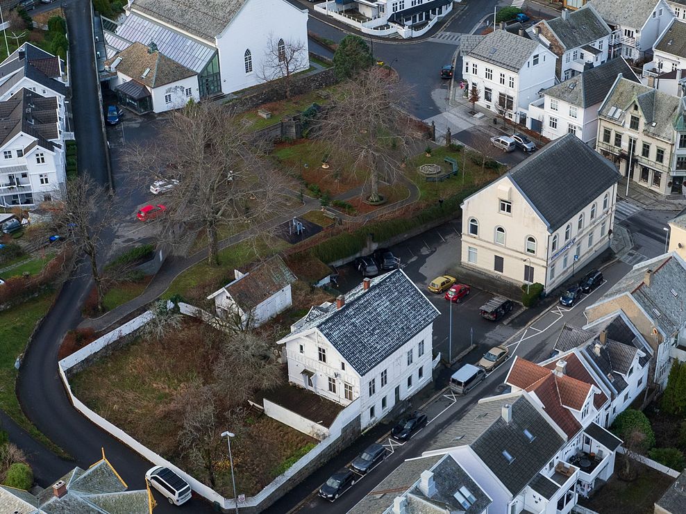 Ja til mulig fradeling av hage - nei til bruk som park