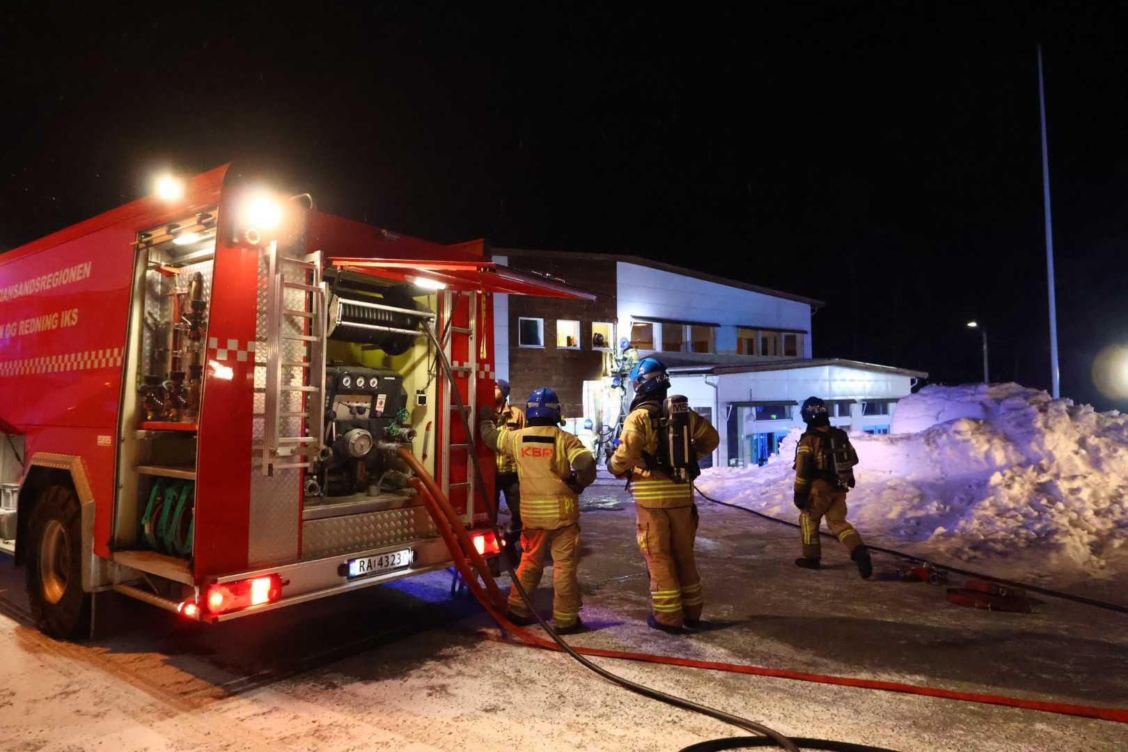 Én person siktet etter brann ved skole