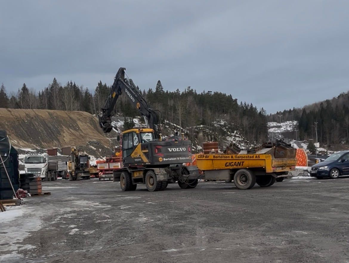 Her kjører de maskinene bort etter konkursen