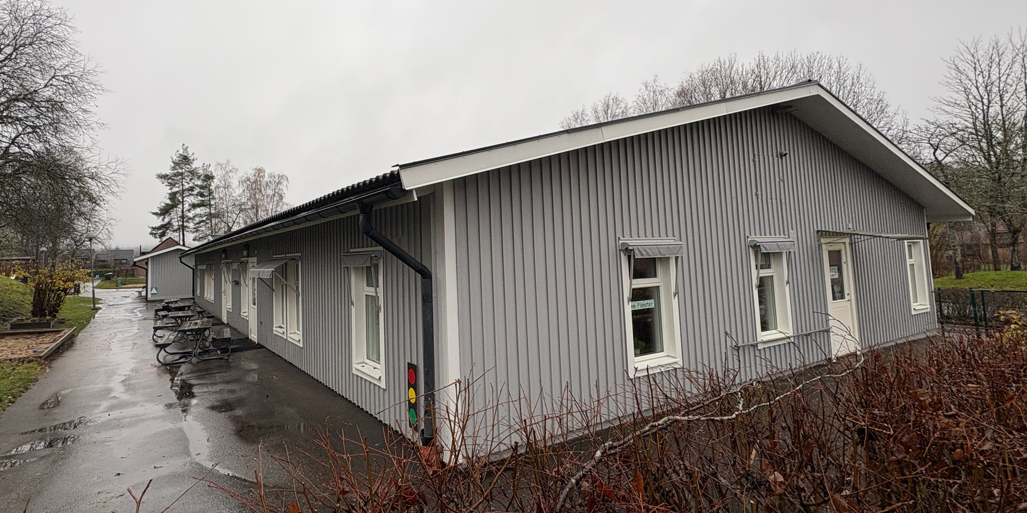 En förskolebyggnad i en våning.