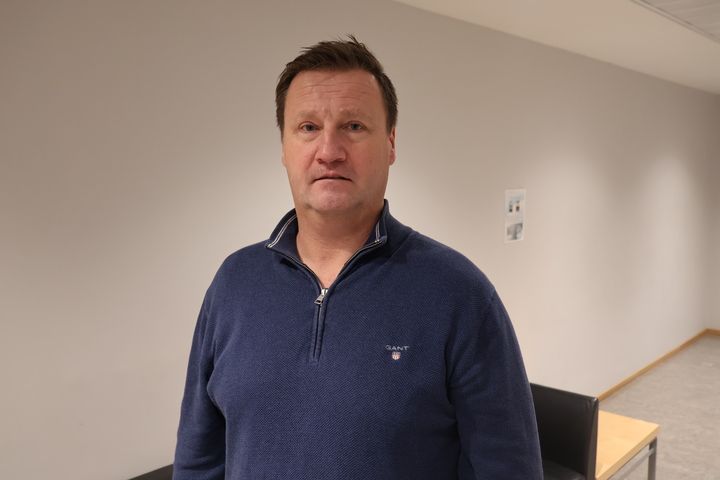 Knivstukket utenfor skole: – Blodet fosset ut