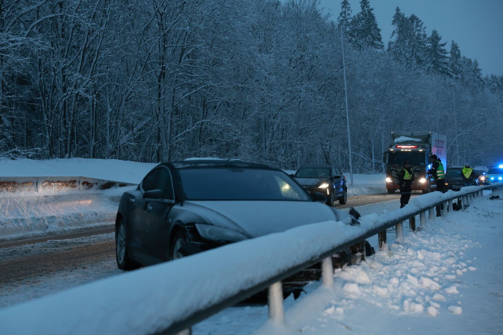 Trafikkulykke: Har kjørt av veien på E18