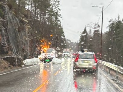 Isblokk har rast ut på riksvei 9