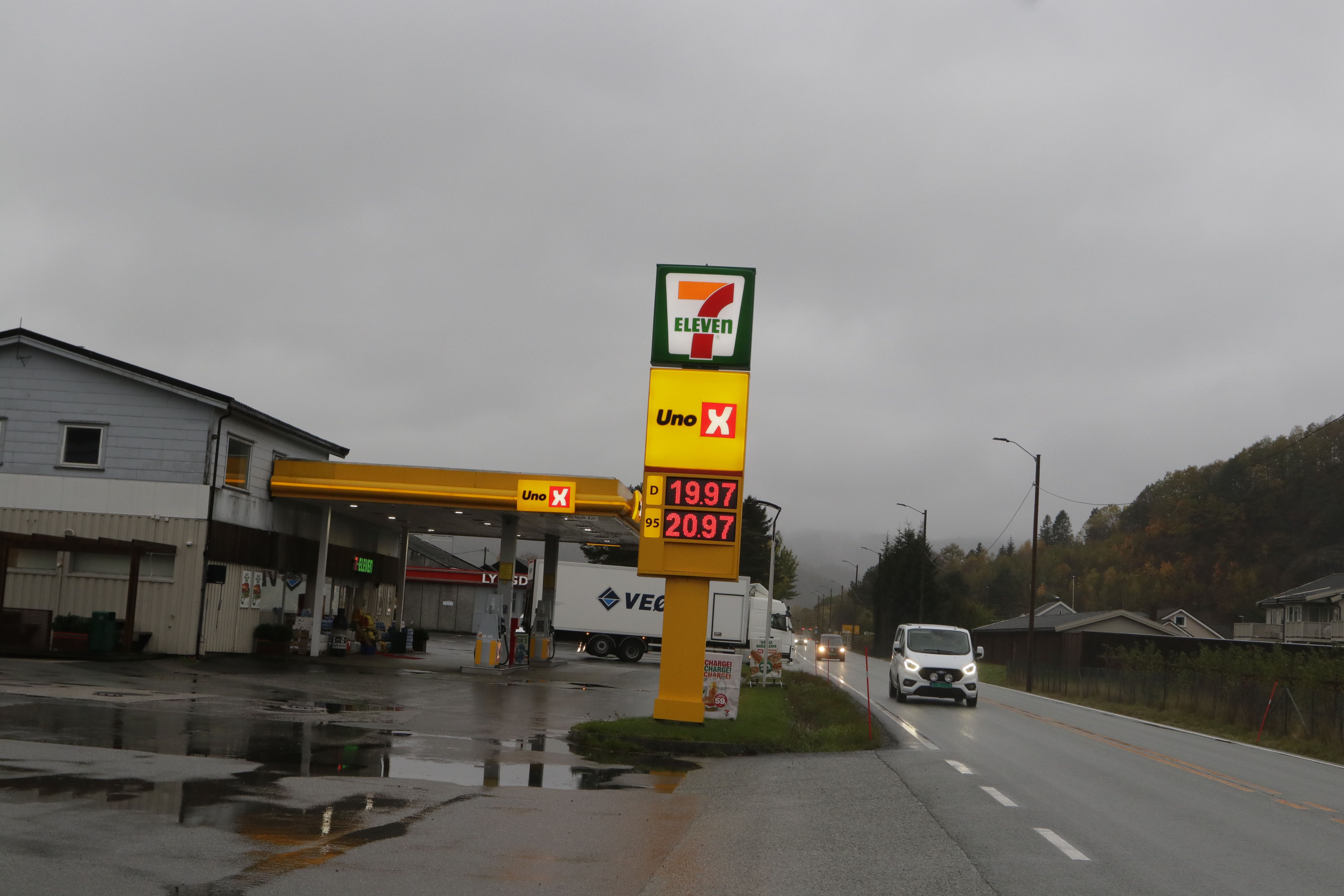 Gikk tom for røyk: Kjørte med promille til bensinstasjonen