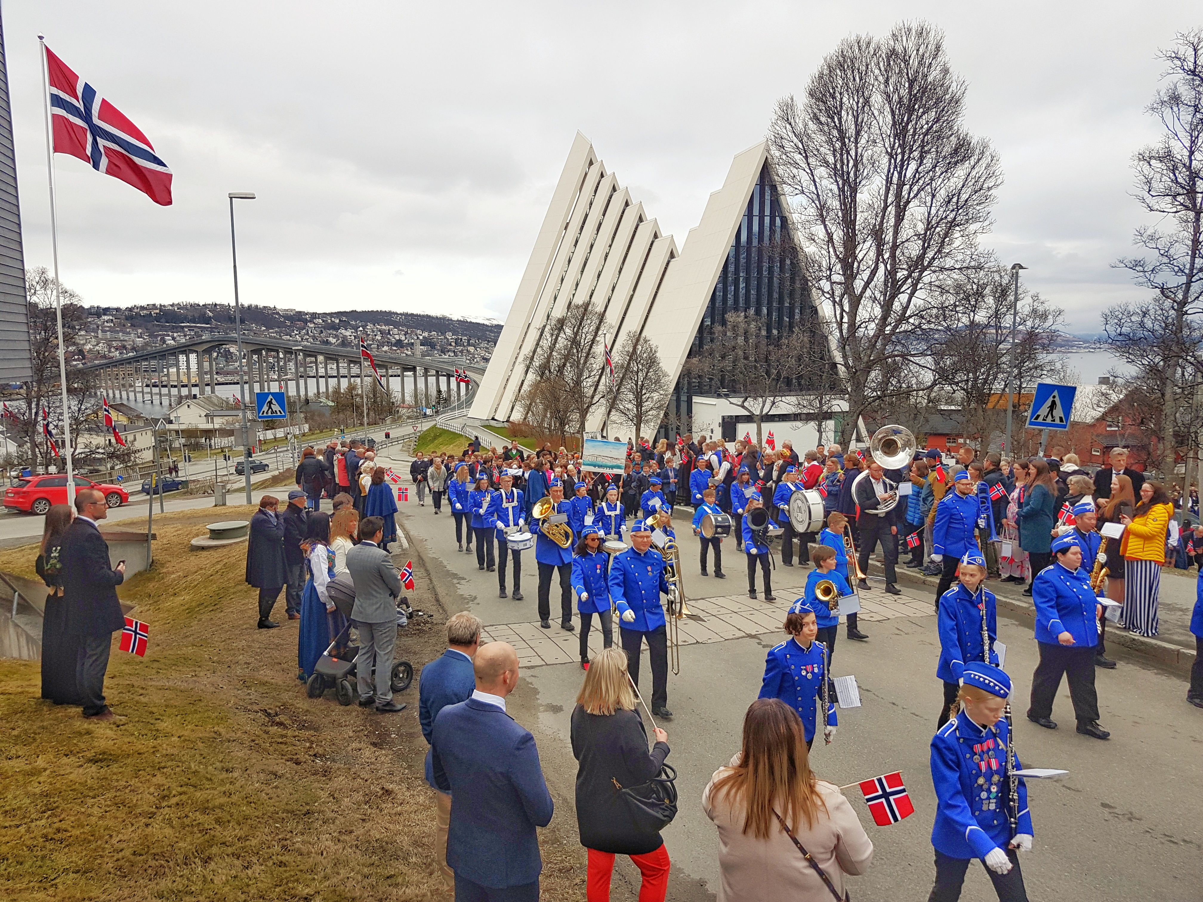 Se Lesernes Egne 17 mai bilder Itromso no