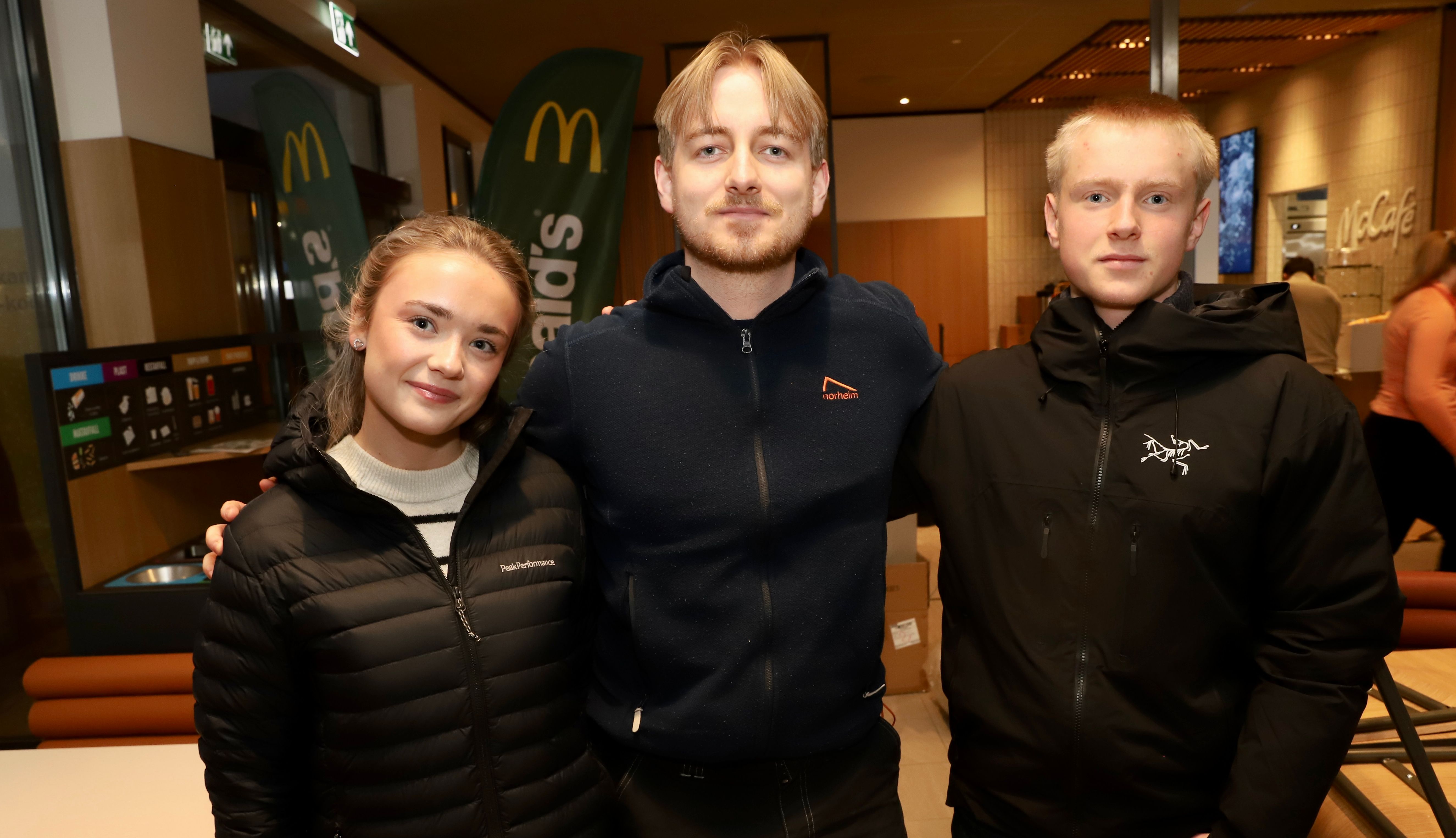Debu­terer i arbeids­livet med jobb på McDonald’s: – Både spent og ...