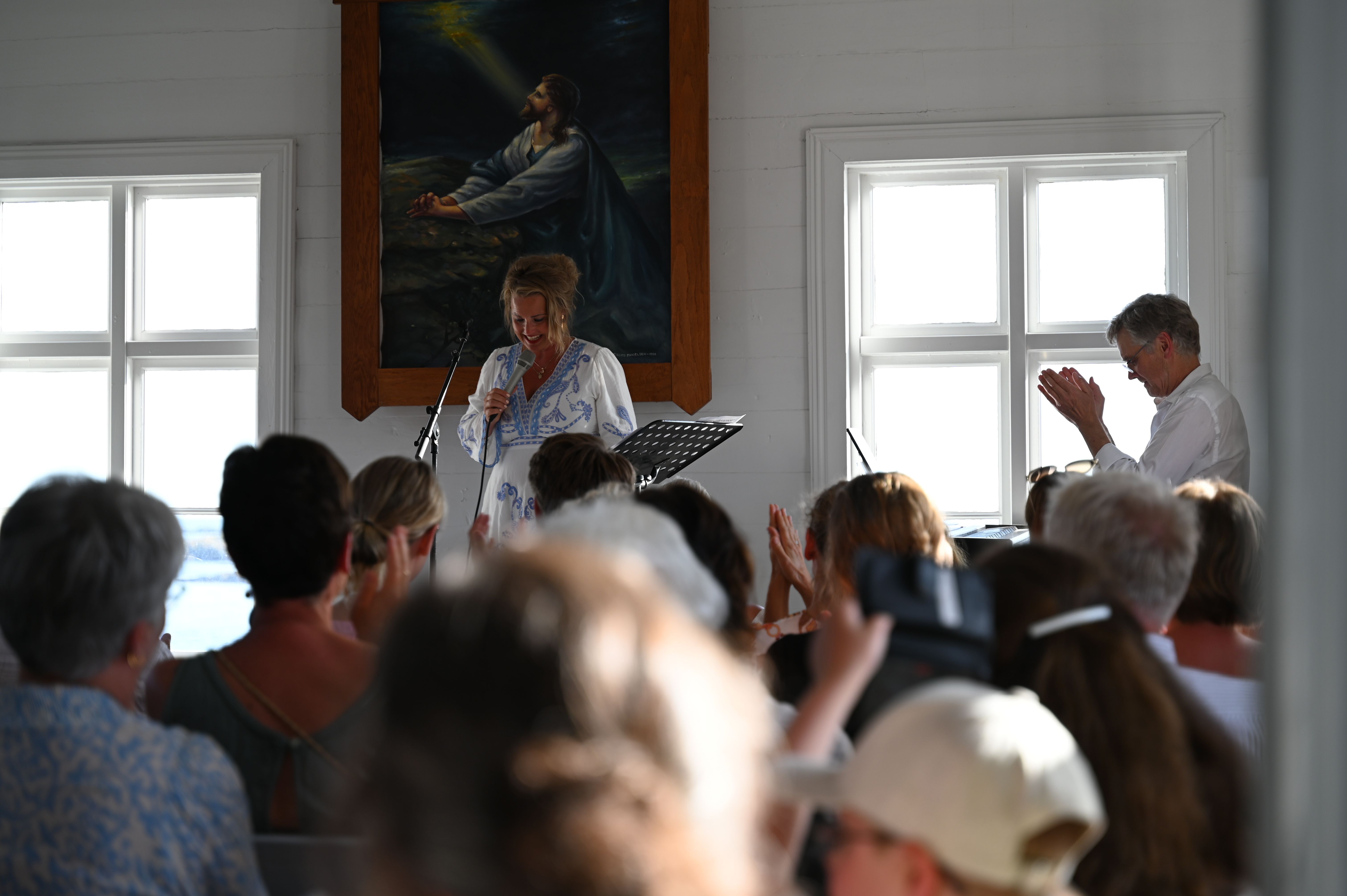 Én konsert var nok - Nå vil de ha henne i bryllupet