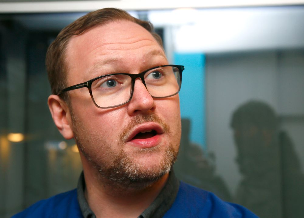 Skal se på direktørmillionene: – Det er ikke greit å holde på sånn