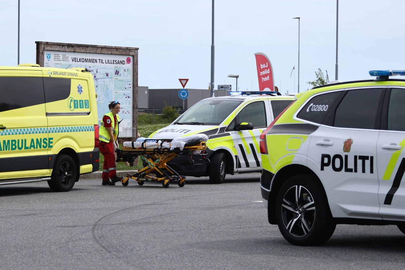 Bil har krasjet i bensin­stasjon