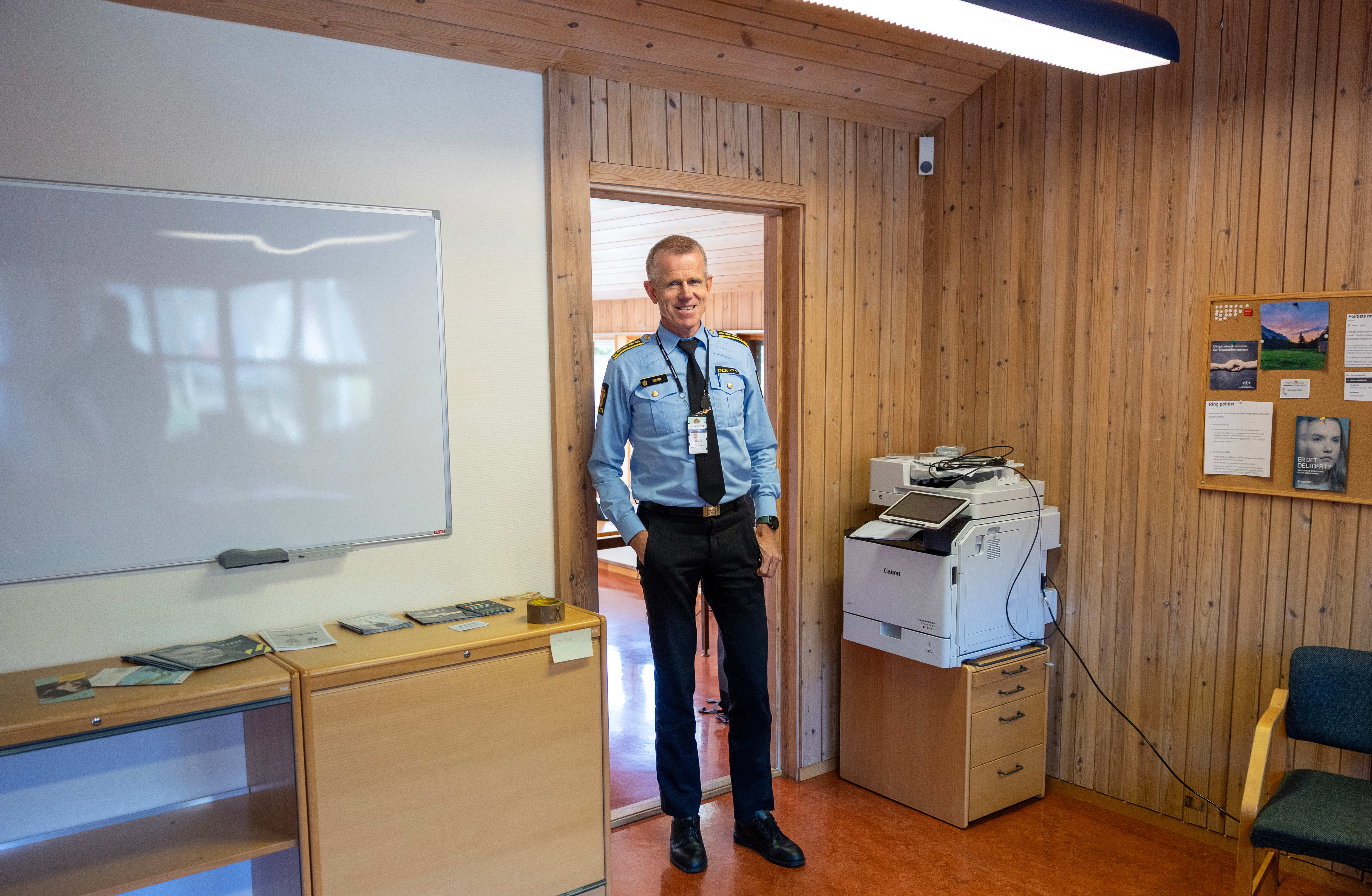 – Det er vel så aktuelt å være til stede på møter og arrangementer en fredag kveld som å sitte her en torsdag formiddag