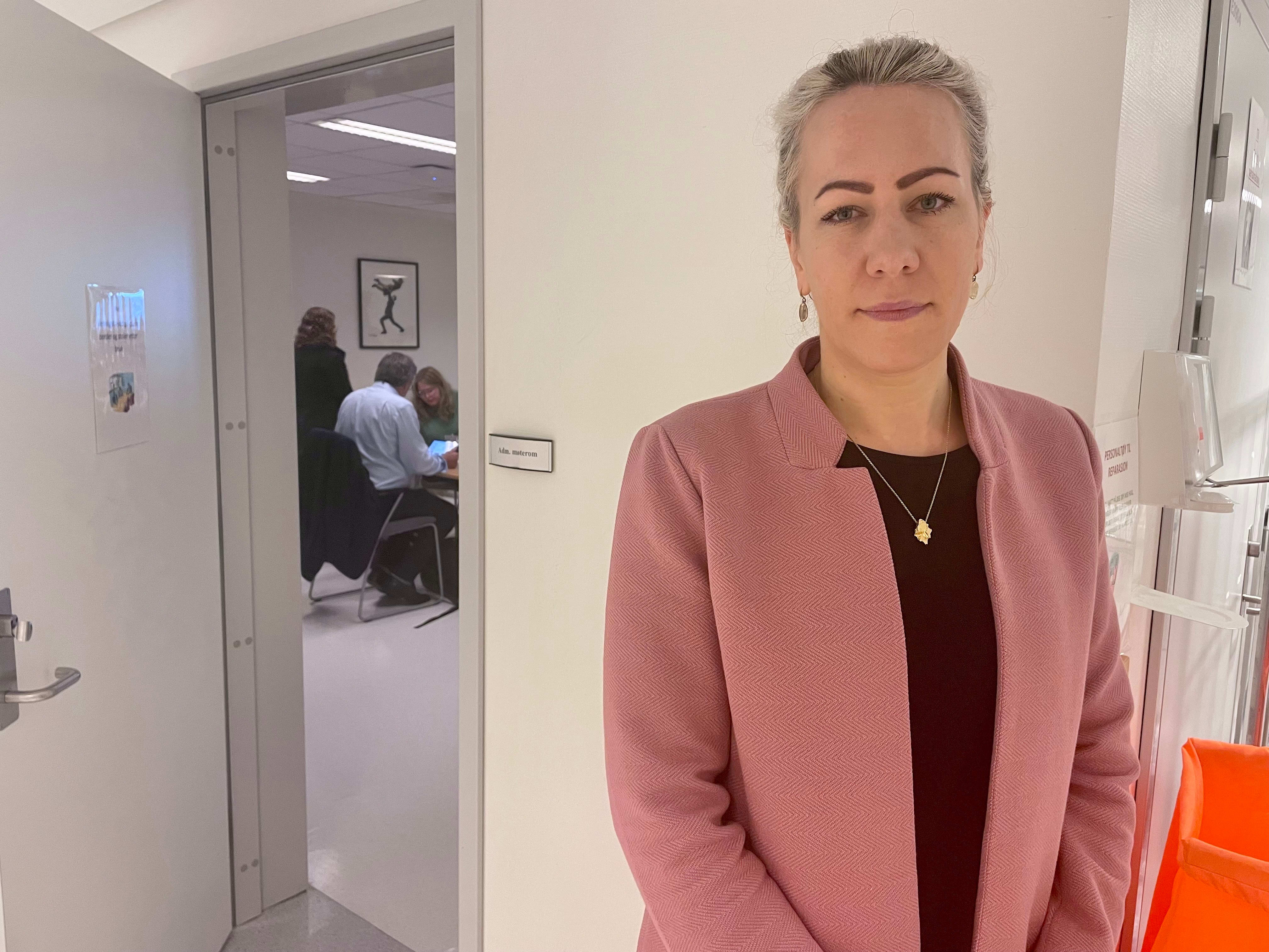 Advarer andre: – Si nei