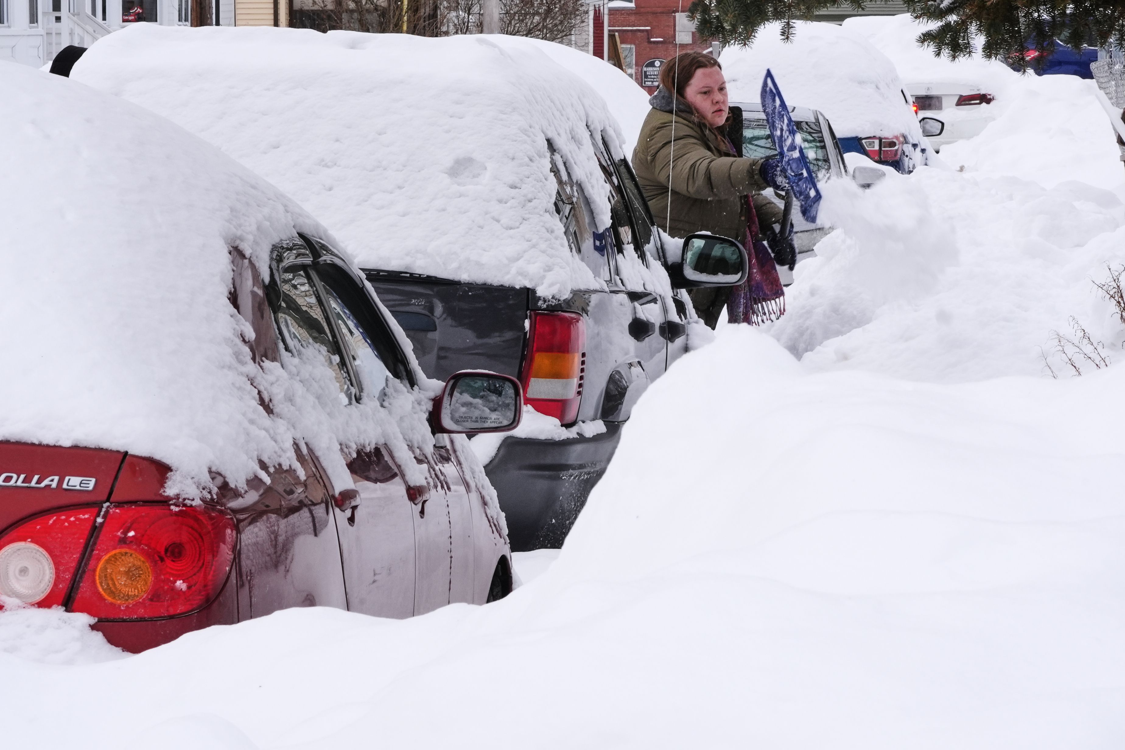 Sn&oslash; og kulde krever stadig flere liv i USA