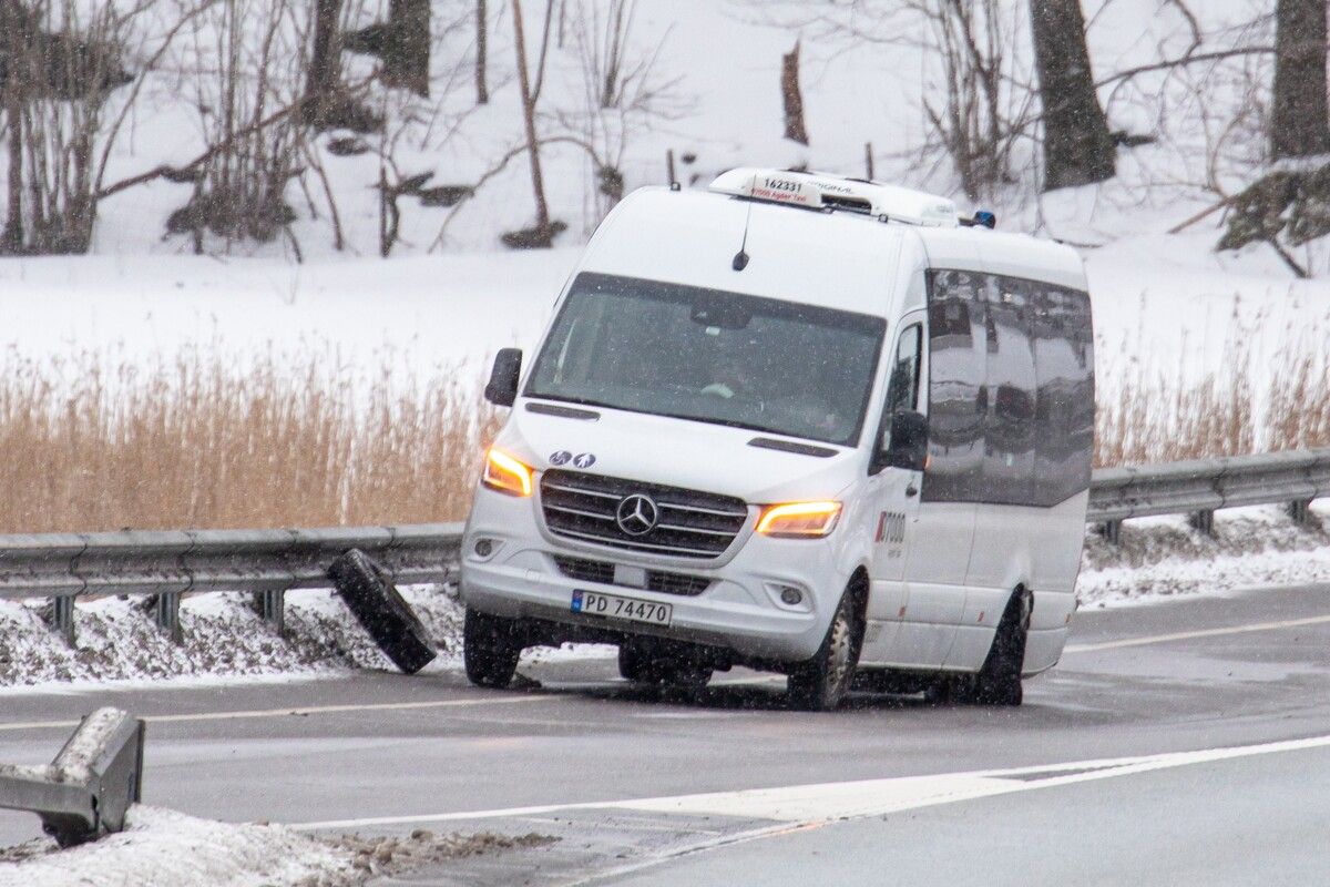 Taxi har mistet hjul på E18