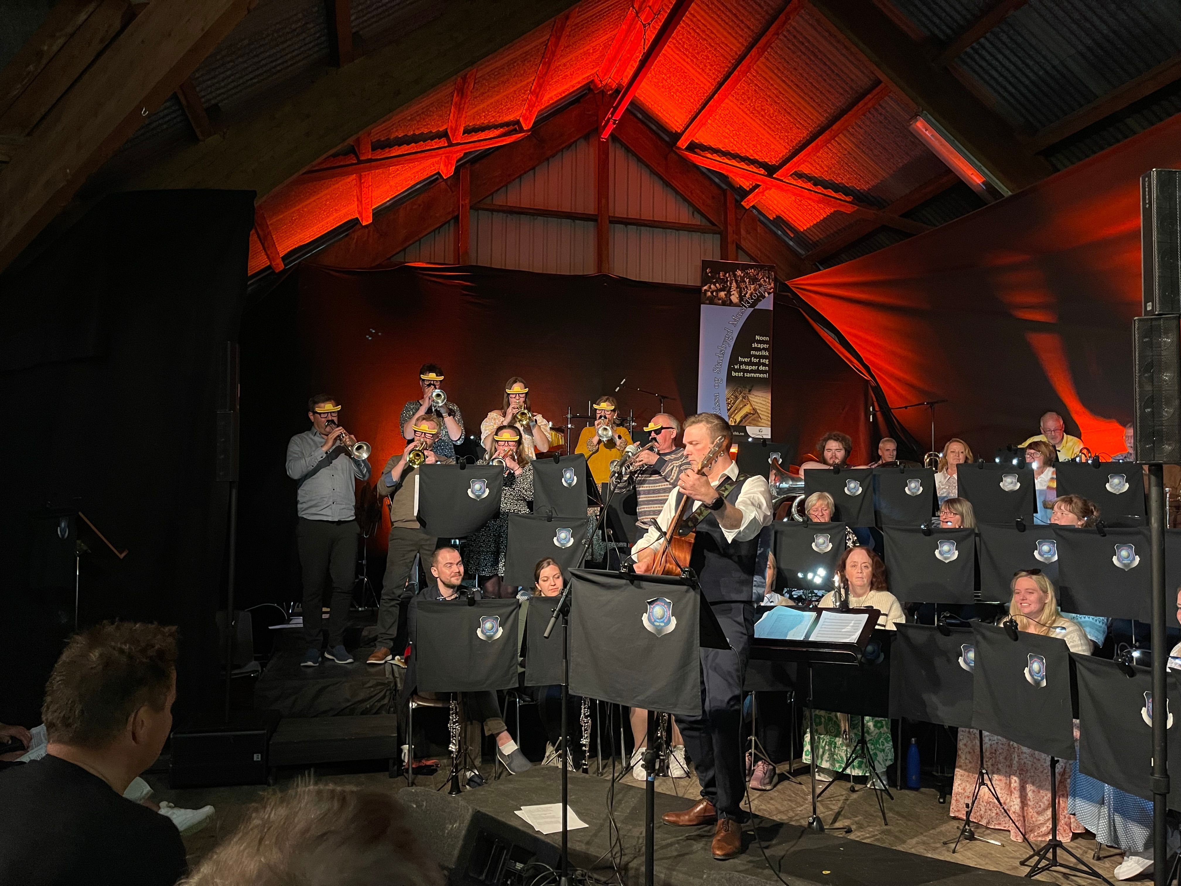 Se bildene fra låvekonserten - fosna-folket.no