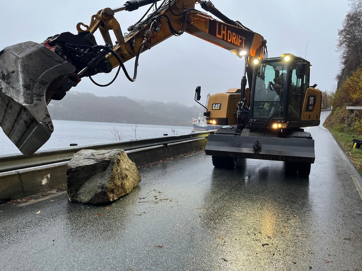 Stein raste ut på fylkesvei