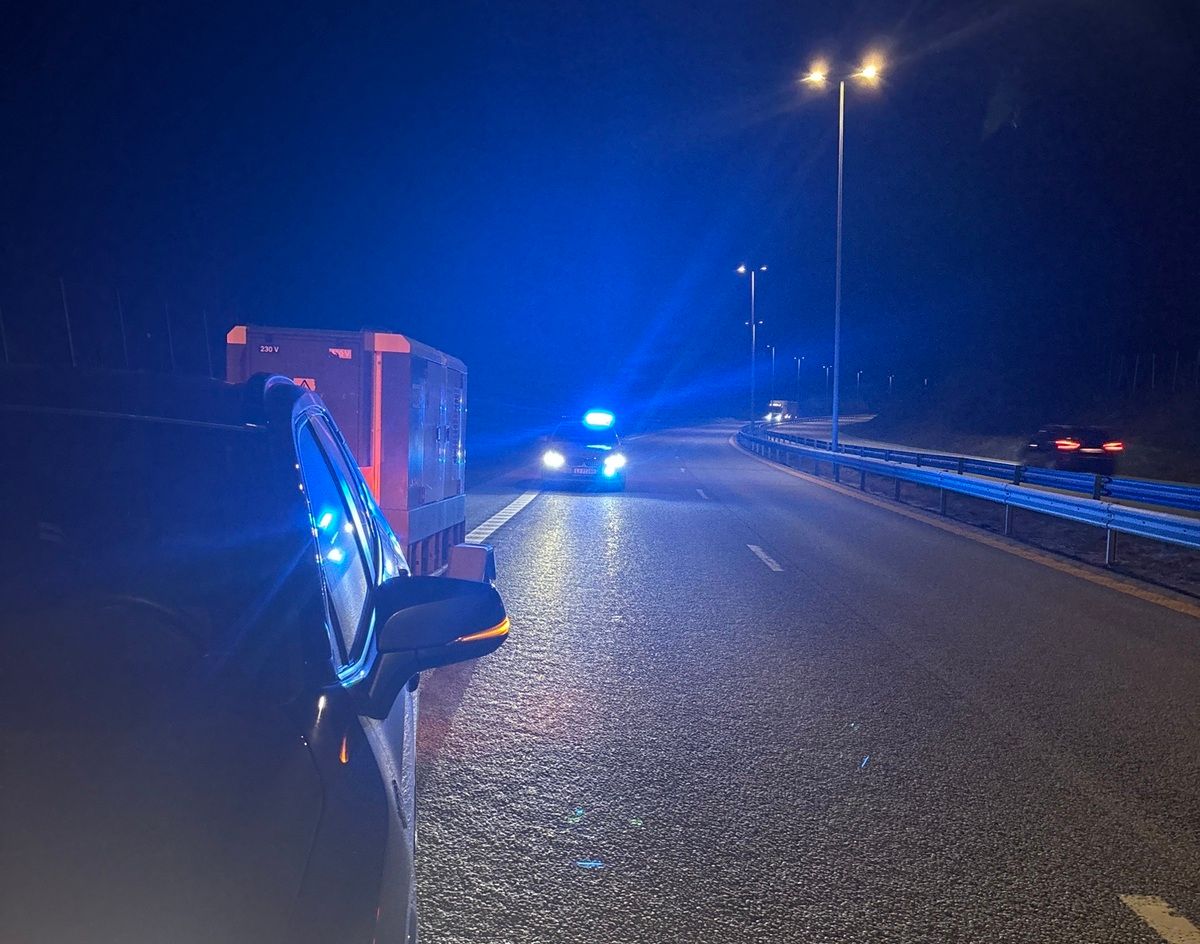 Russebuss har fått stans på E18
