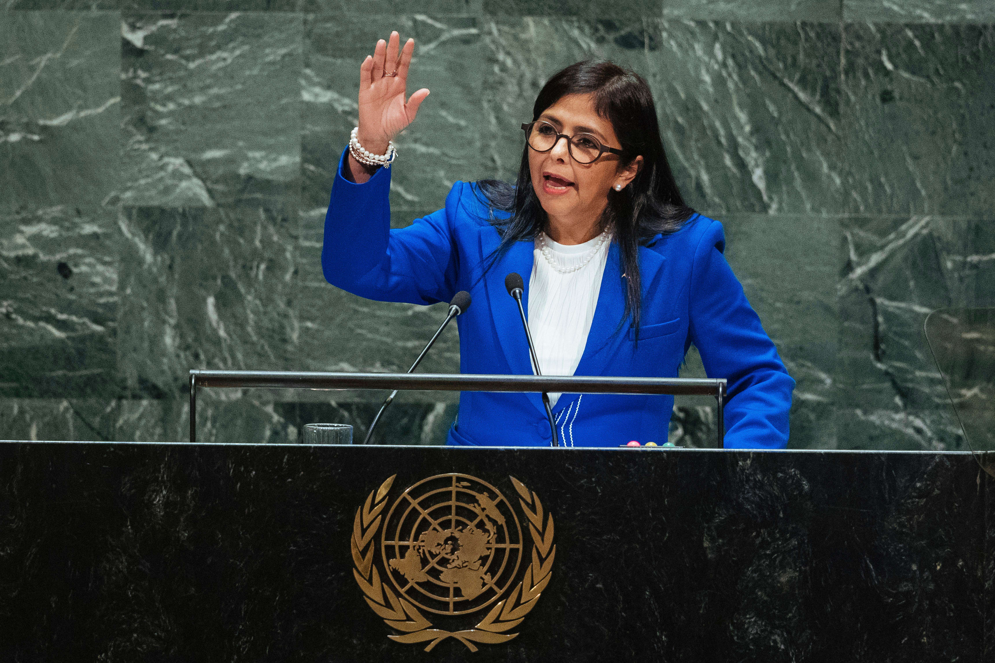 Venezuelas midlertidige president ber om avtaler med opposisjonen