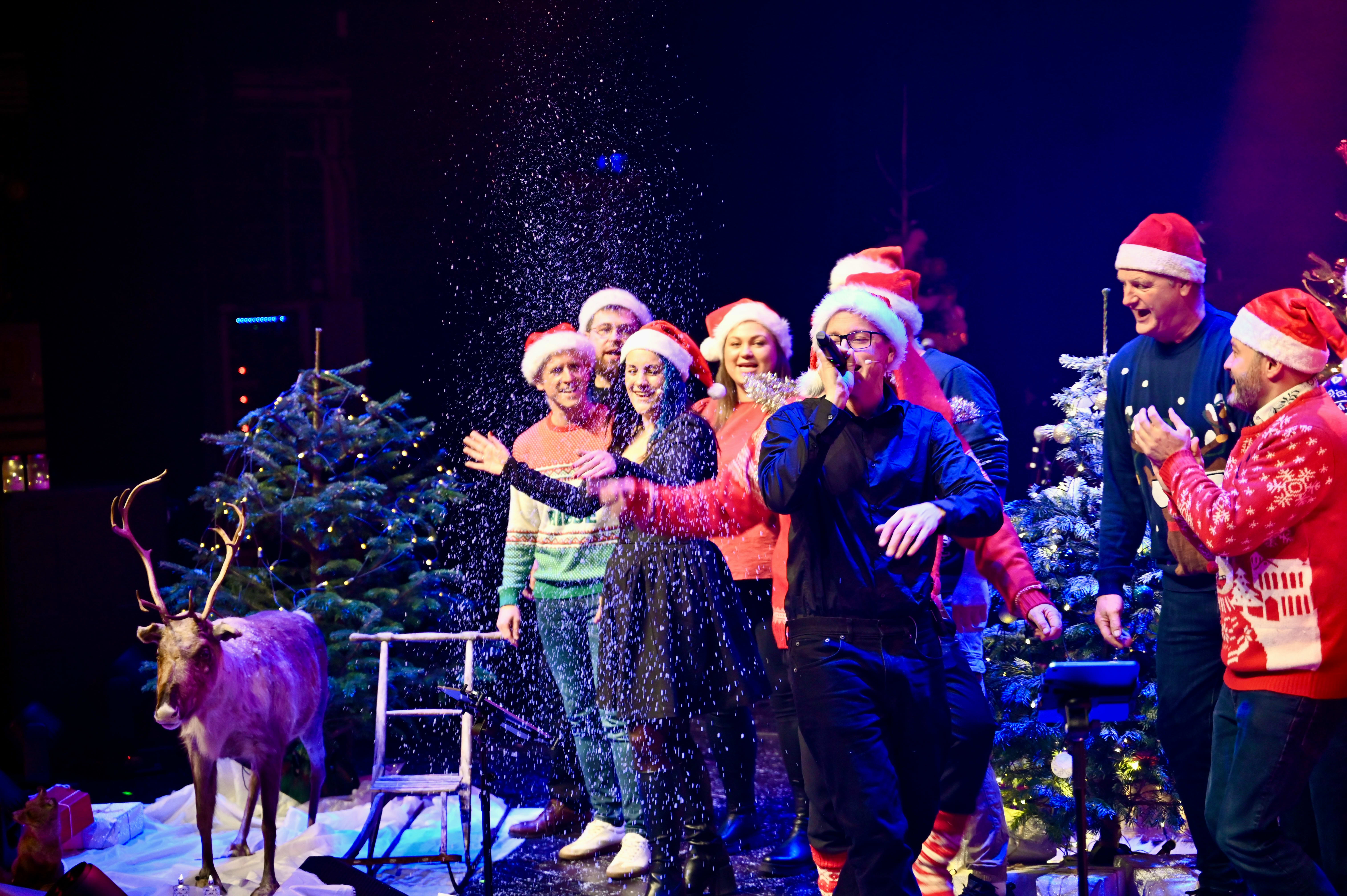 – Hvis det er noen som går hjem uten julestemning, så er det noe de ikke har skjønt