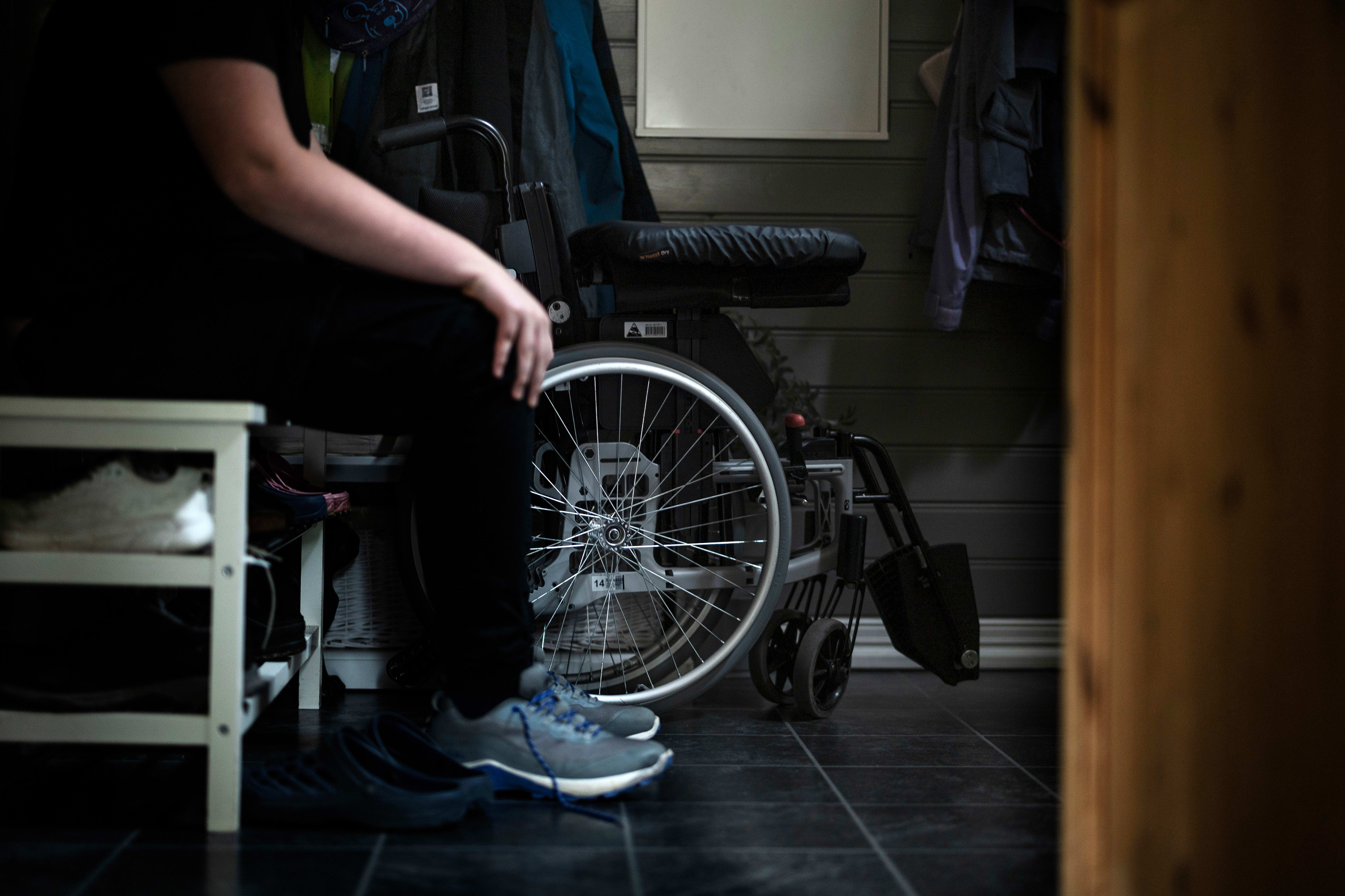 Poli­tiet starter etter­forsk­ning mot barne­skole