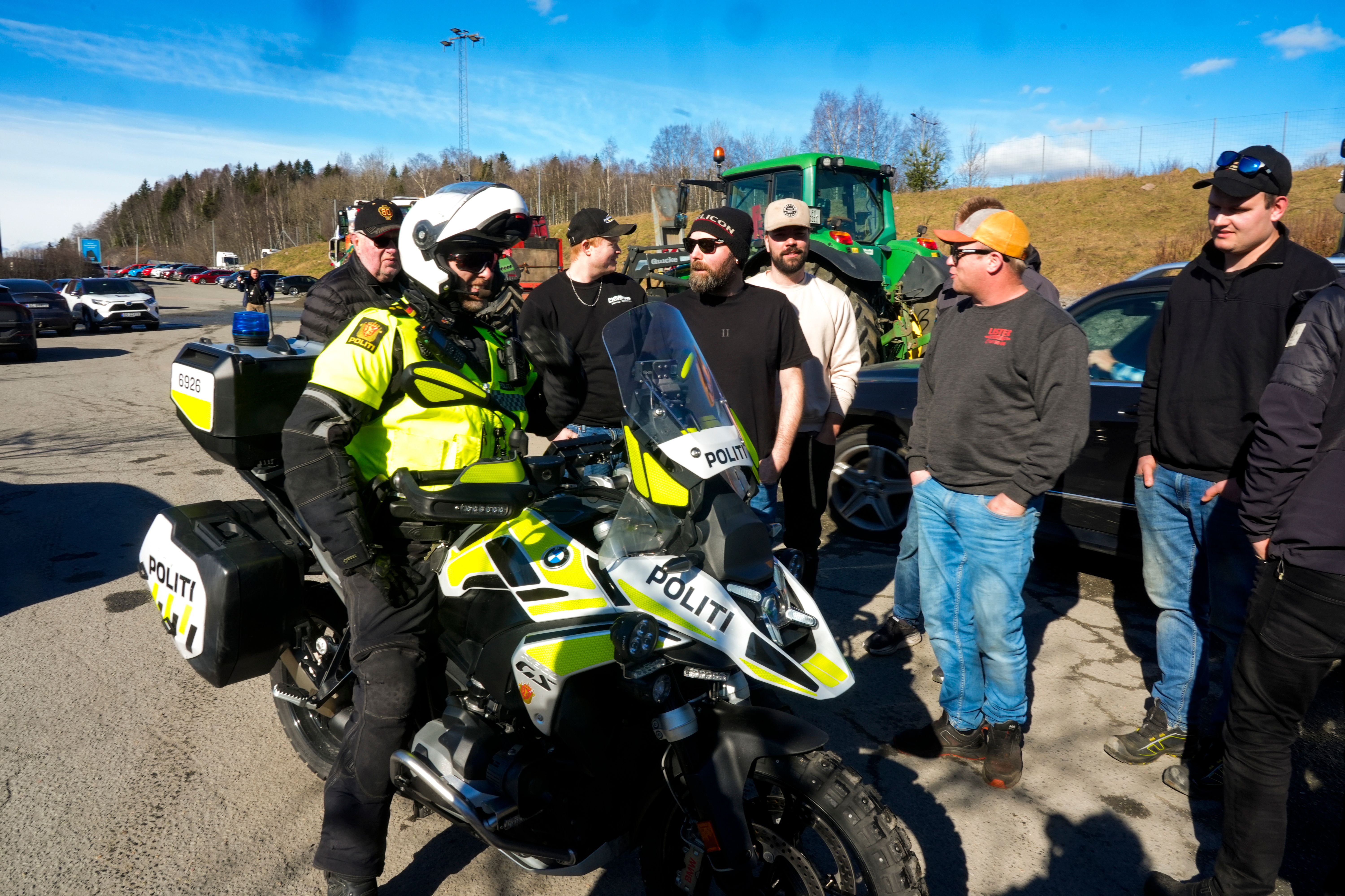 Dieselaksjonister stanset av politiet i Lier – kun liten gruppe får kjøre til Oslo