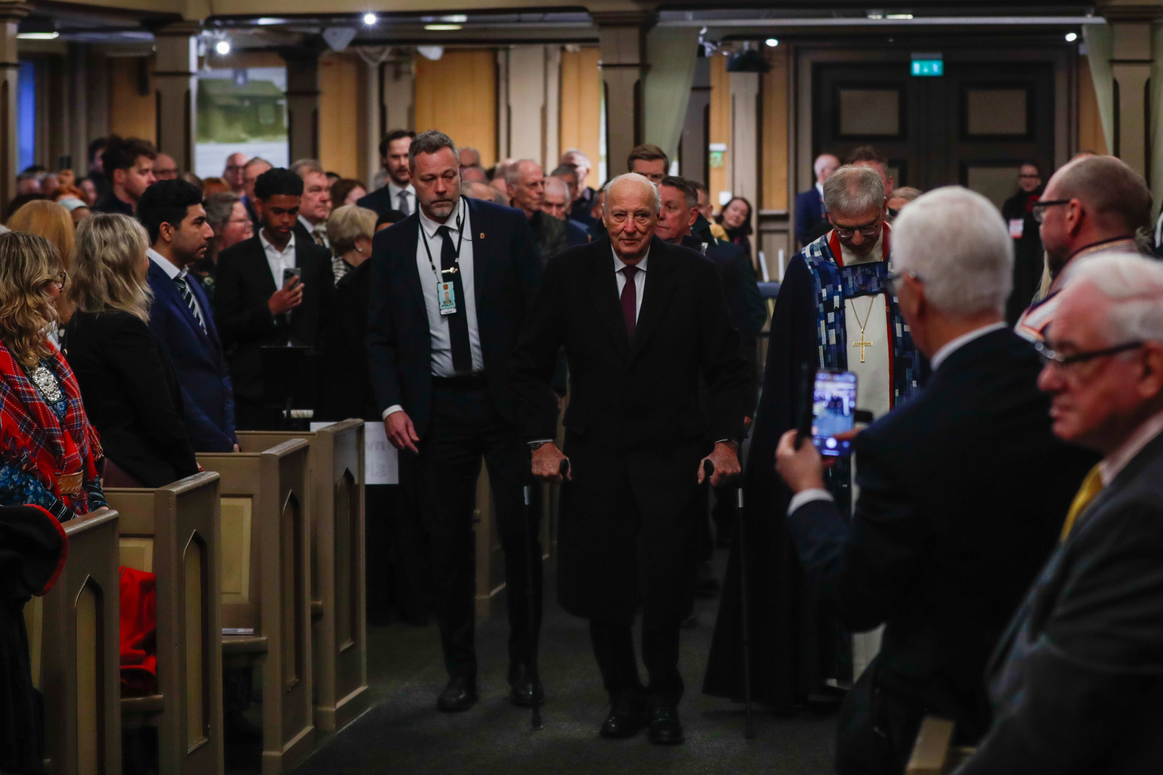 Biskop fra Grimstad vigslet med kongen til stede